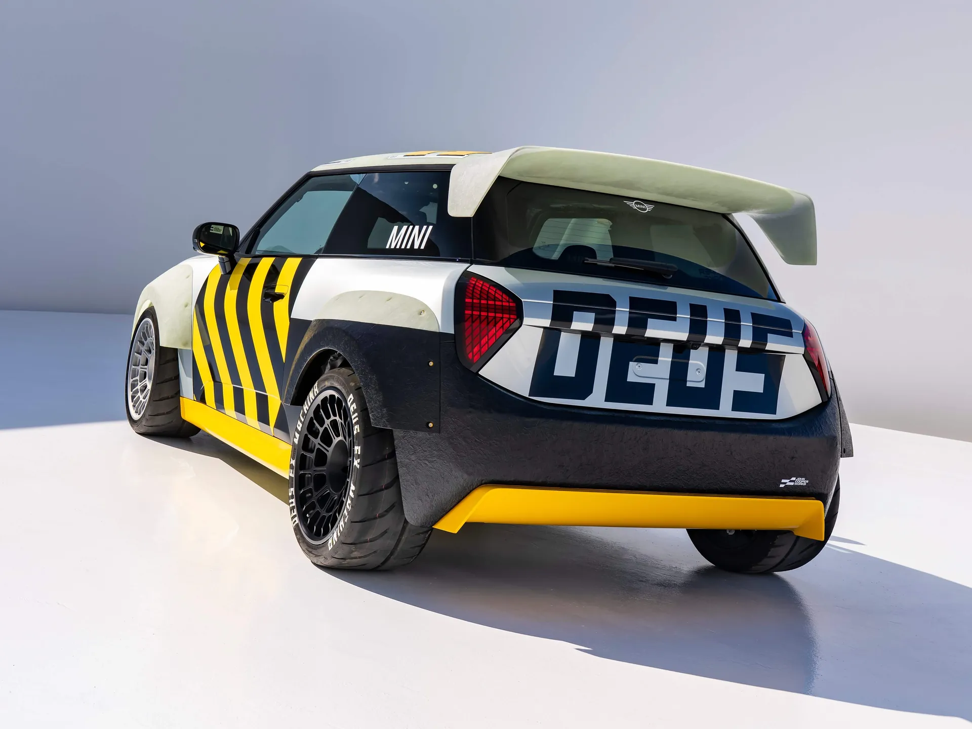 Mini JCW The Skeg Concept (2025) – zadní tříčtvrteční pohled