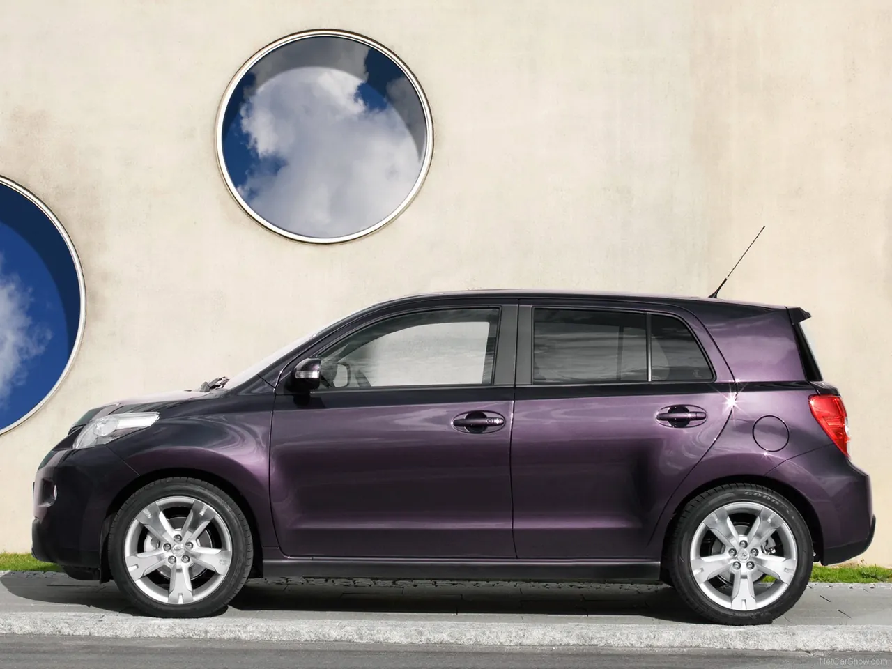 Toyota Urban Cruiser (2009) – boční profil