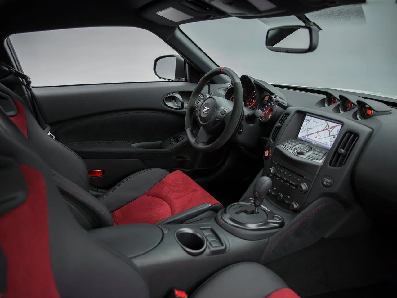 Nissan 370Z Nismo (2015) – interiér