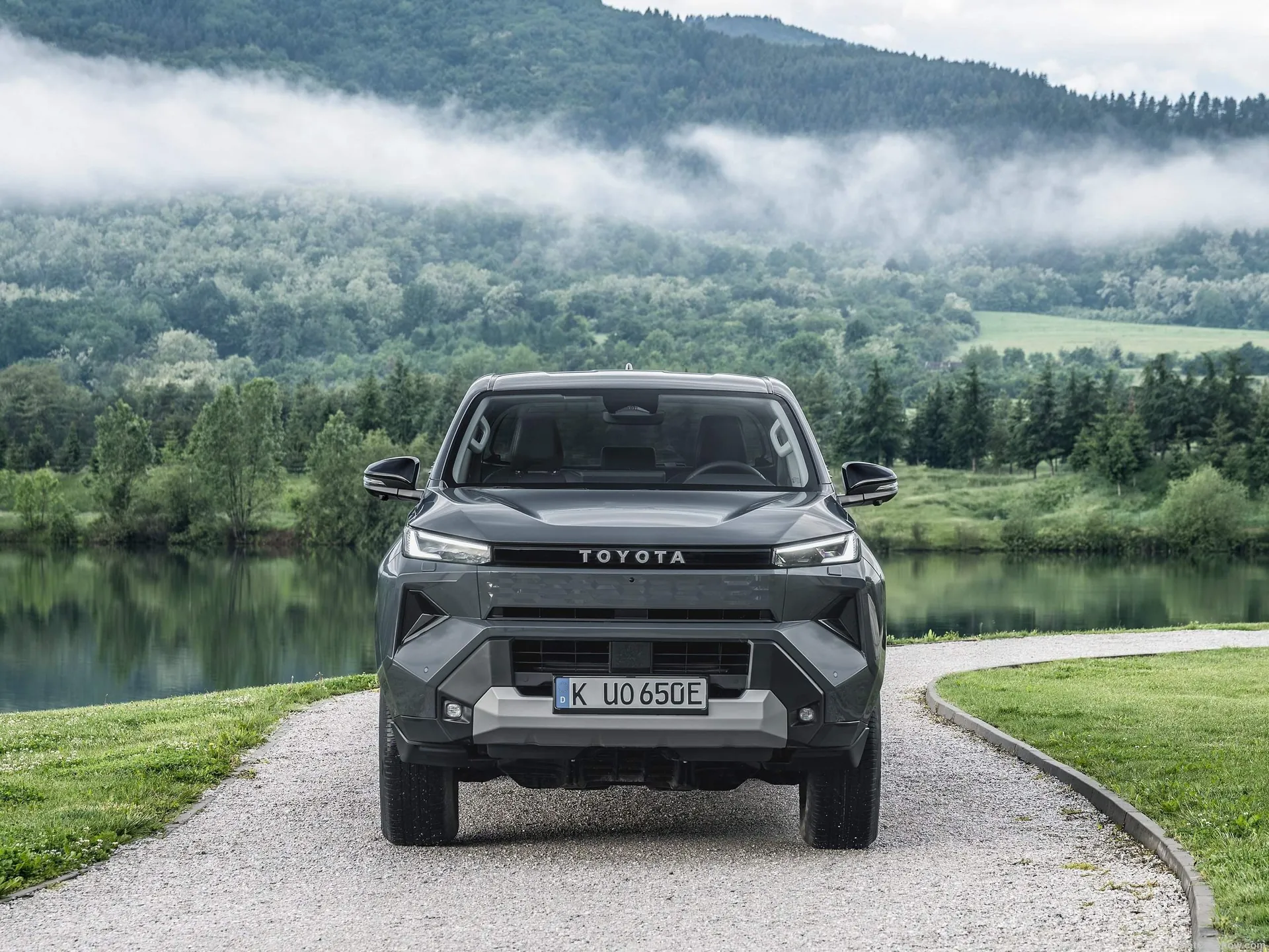 Toyota HiLux BEV (2026) – zepředu