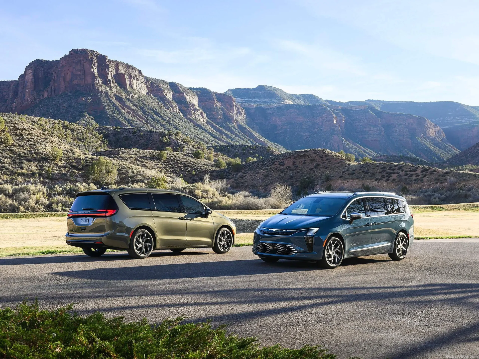 Chrysler Pacifica (2027) – skupinový snímek