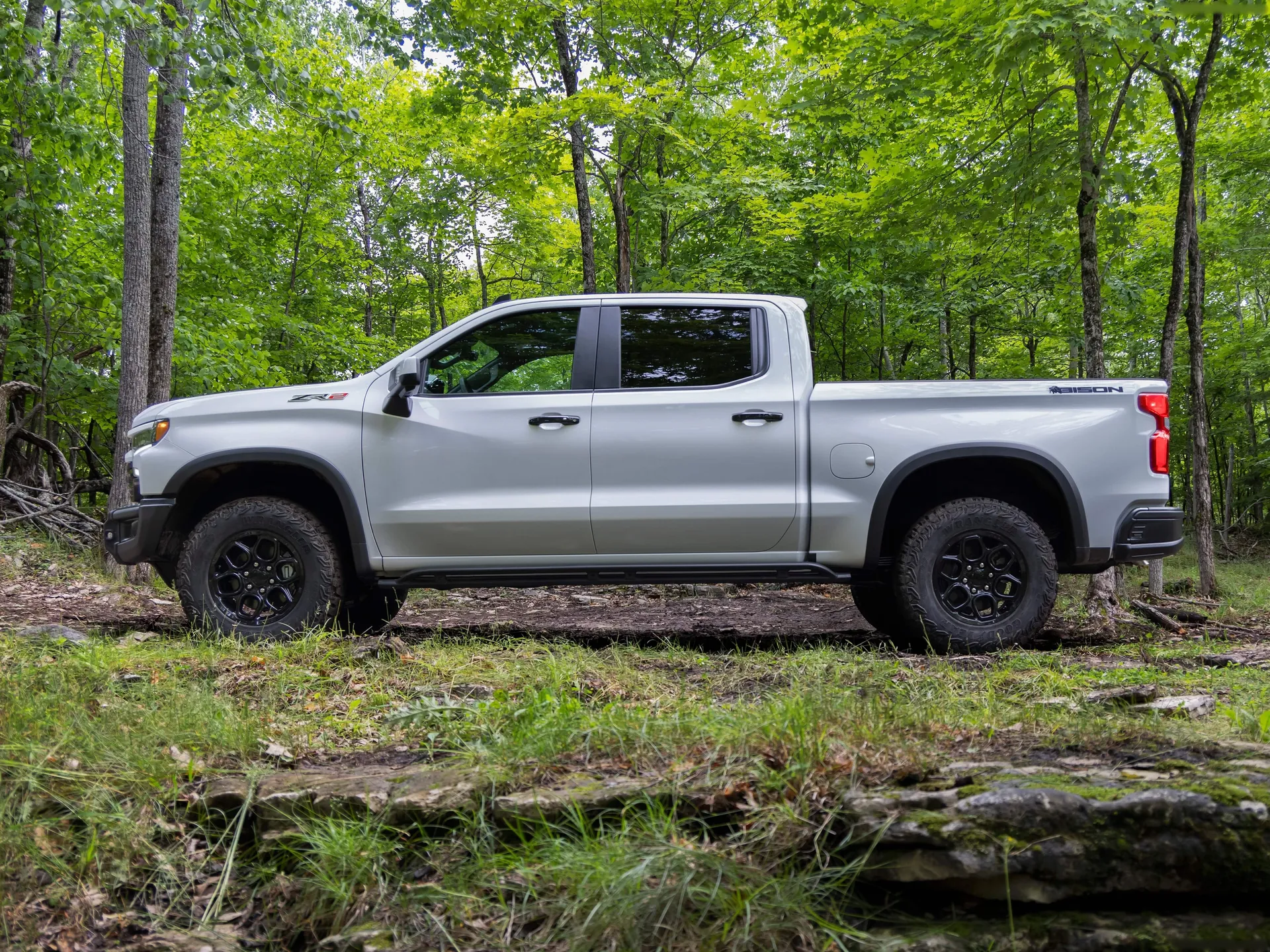 Chevrolet Silverado ZR2 Bison (2023) – boční profil