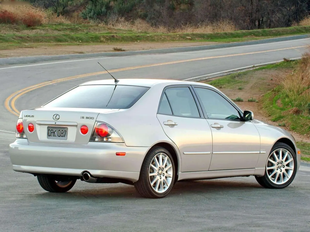 Lexus IS300 SportDesign Edition (2004) – zadní tříčtvrteční pohled