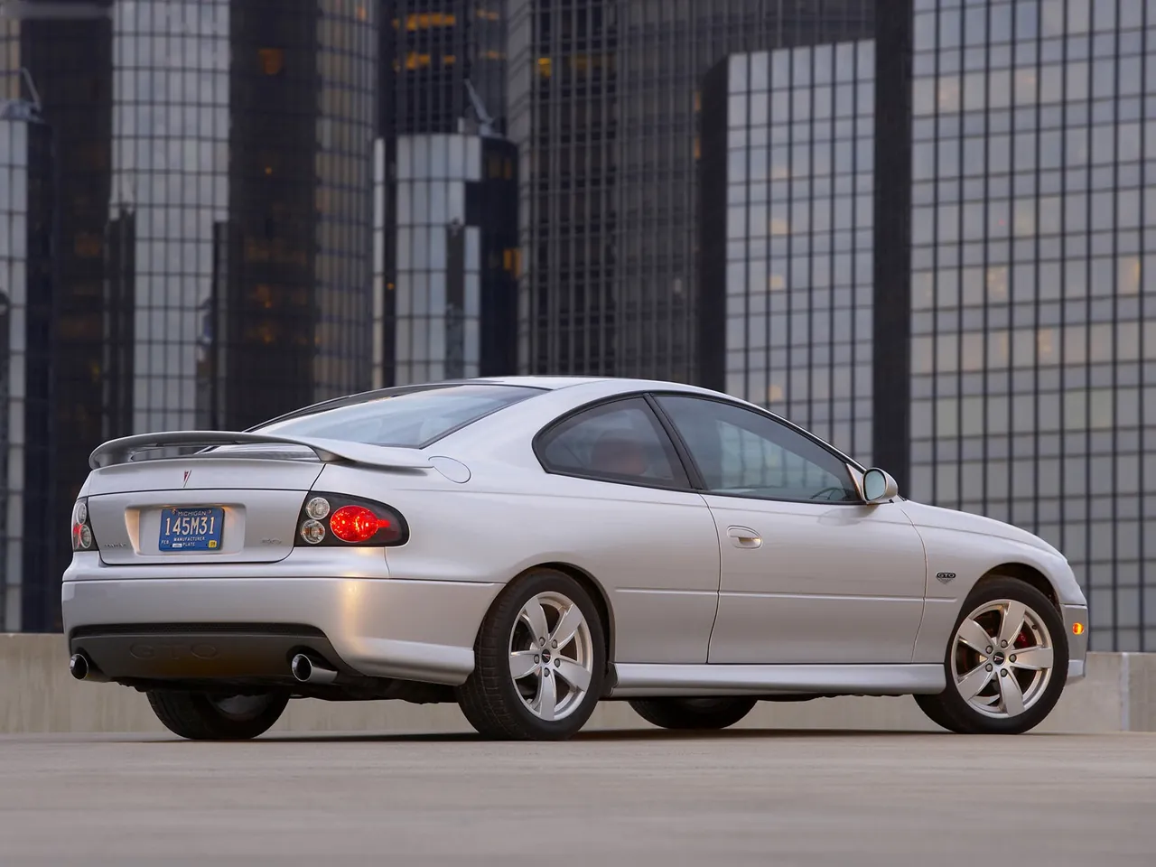 Pontiac GTO (2006) – zadní tříčtvrteční pohled