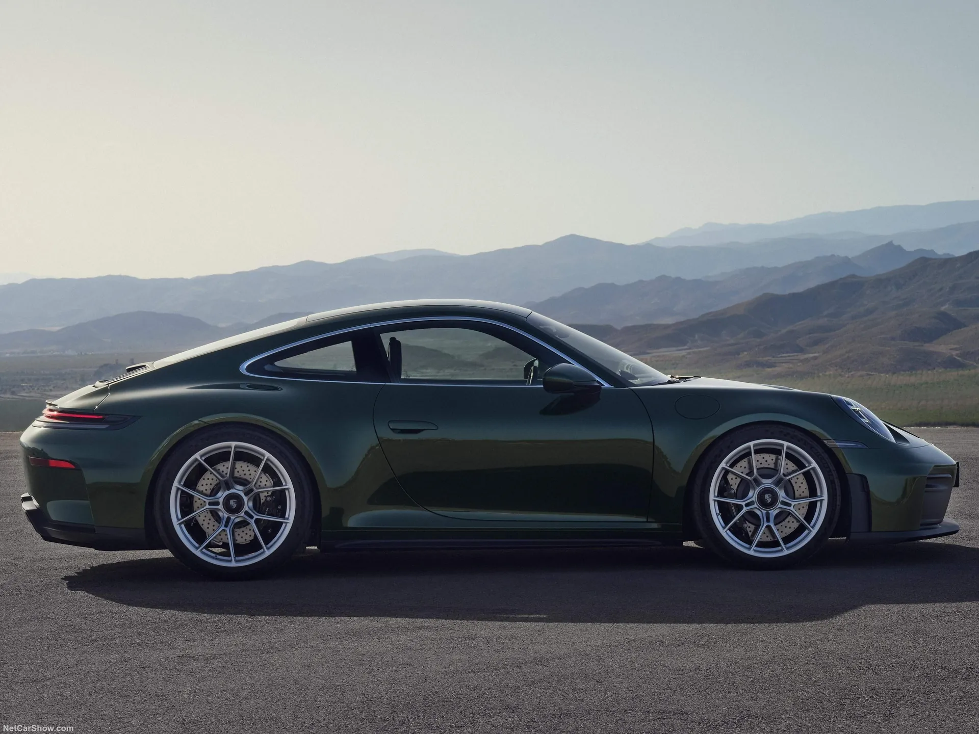 Porsche 911 GT3 Touring Package (2025) – boční profil