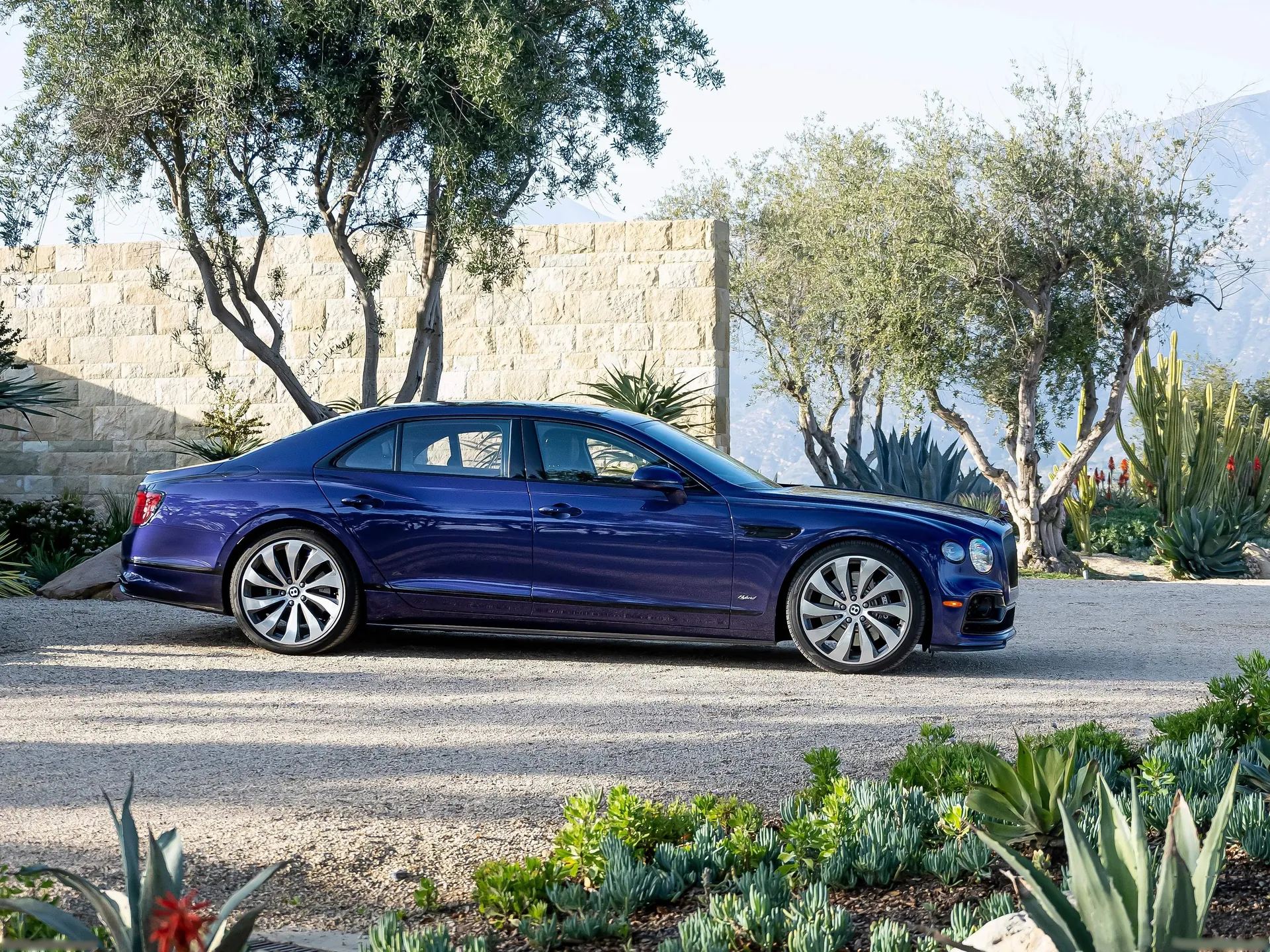 Bentley Flying Spur Hybrid (2022) – boční profil