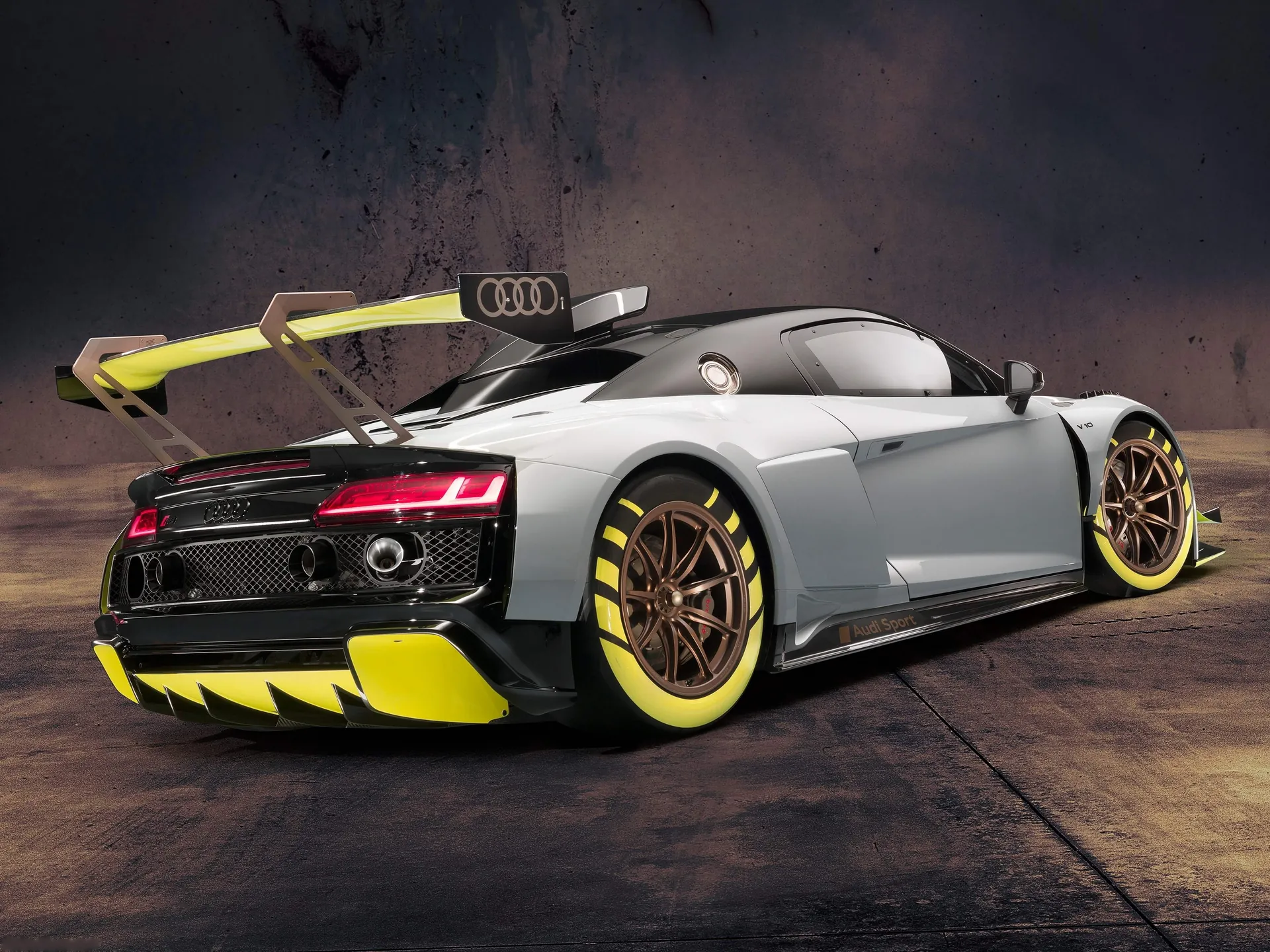 Audi R8 LMS GT2 (2020) – zadní tříčtvrteční pohled