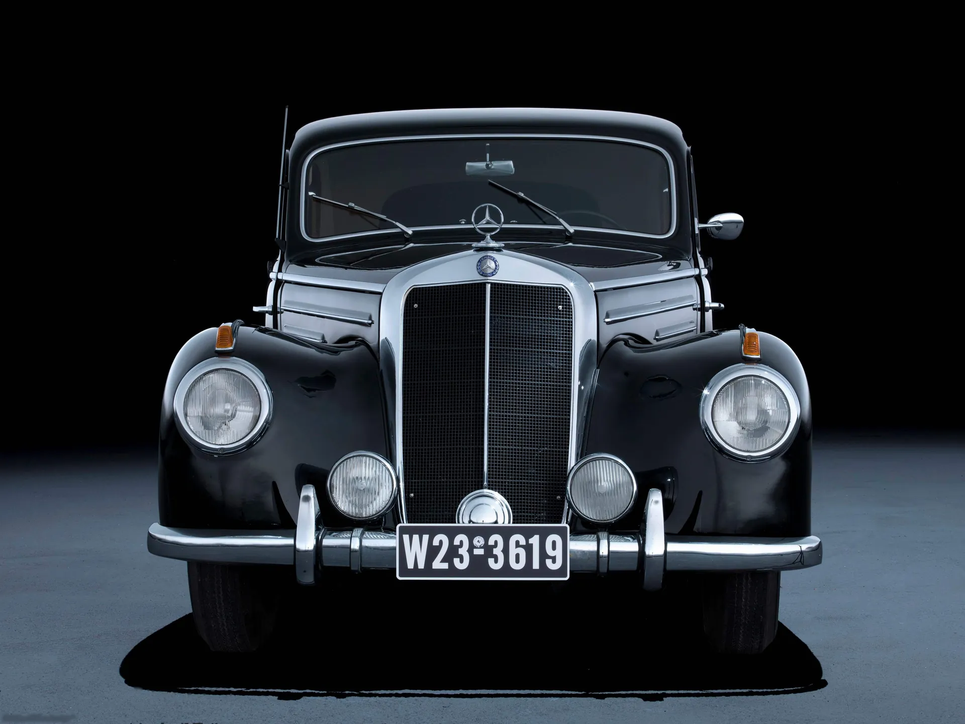 Mercedes-Benz 220 W187 (1951) - Front