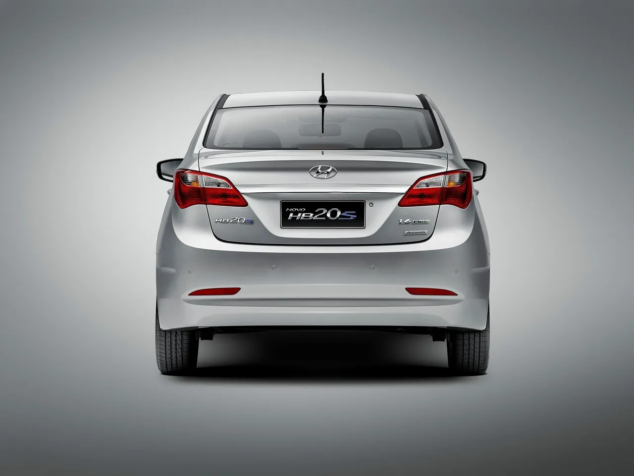 Hyundai HB20S (2013) – zezadu