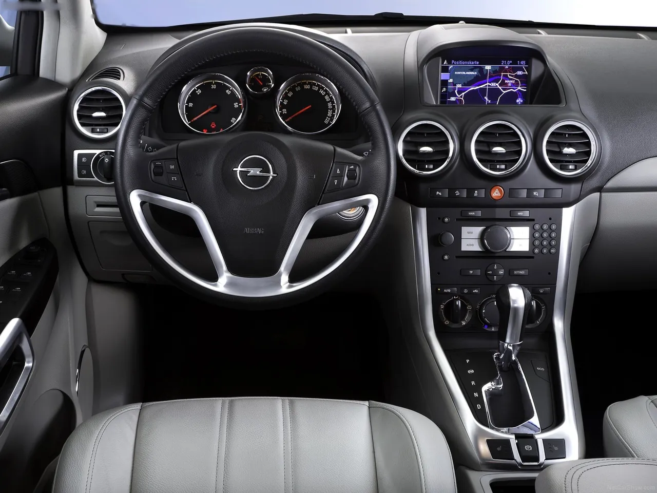 Opel Antara (2011) - Interior