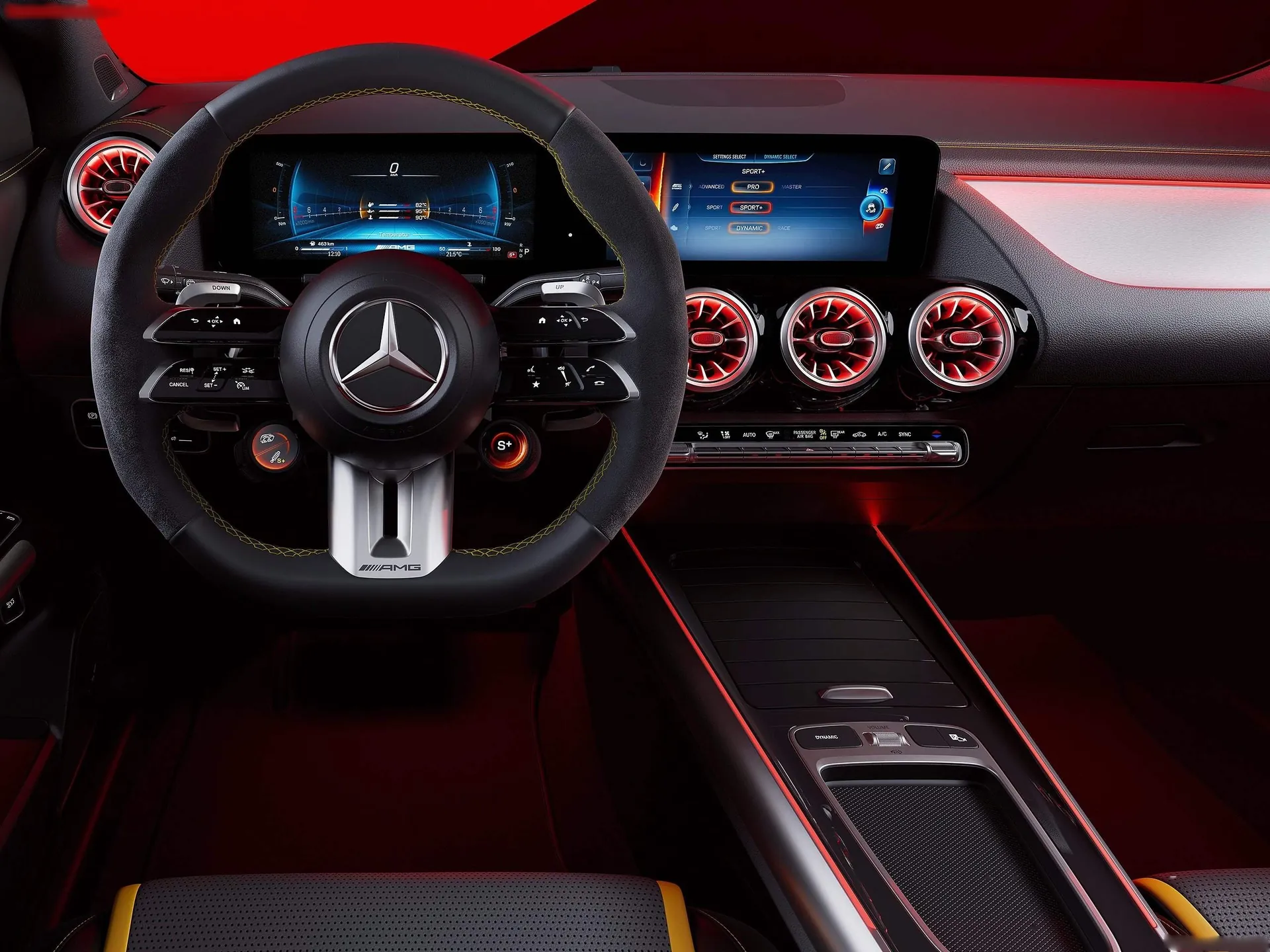 Mercedes-Benz GLA45 S AMG (2024) – interiér