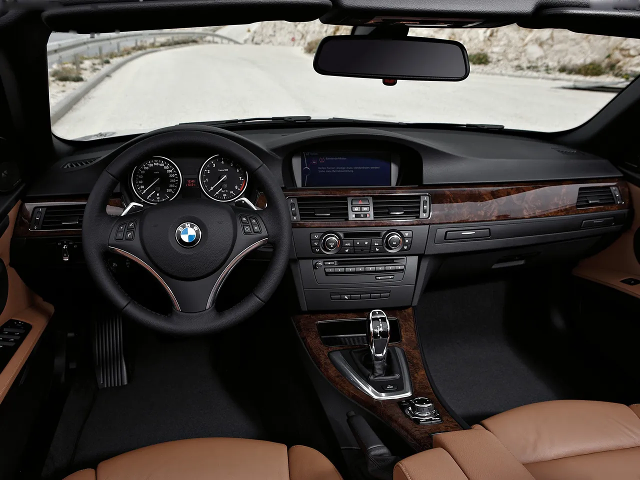 BMW 3-Series Convertible (2011) – interiér
