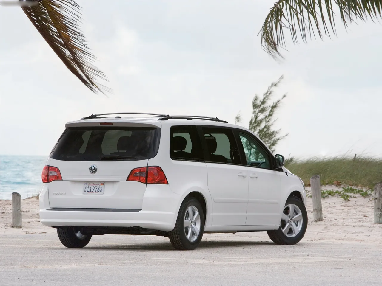 Volkswagen Routan (2009) – zadní tříčtvrteční pohled
