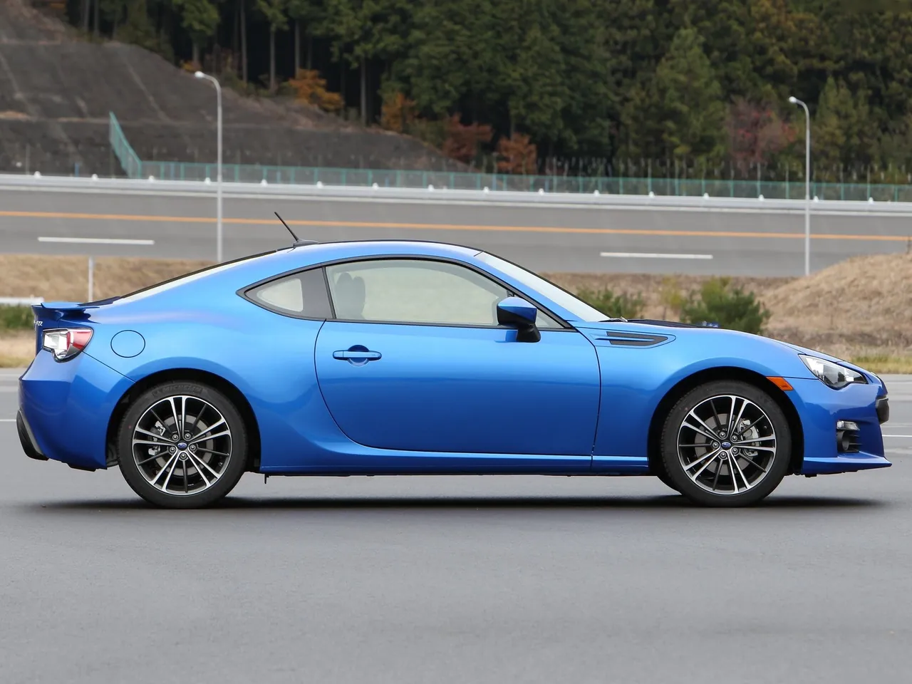 Subaru BRZ (2013) – boční profil