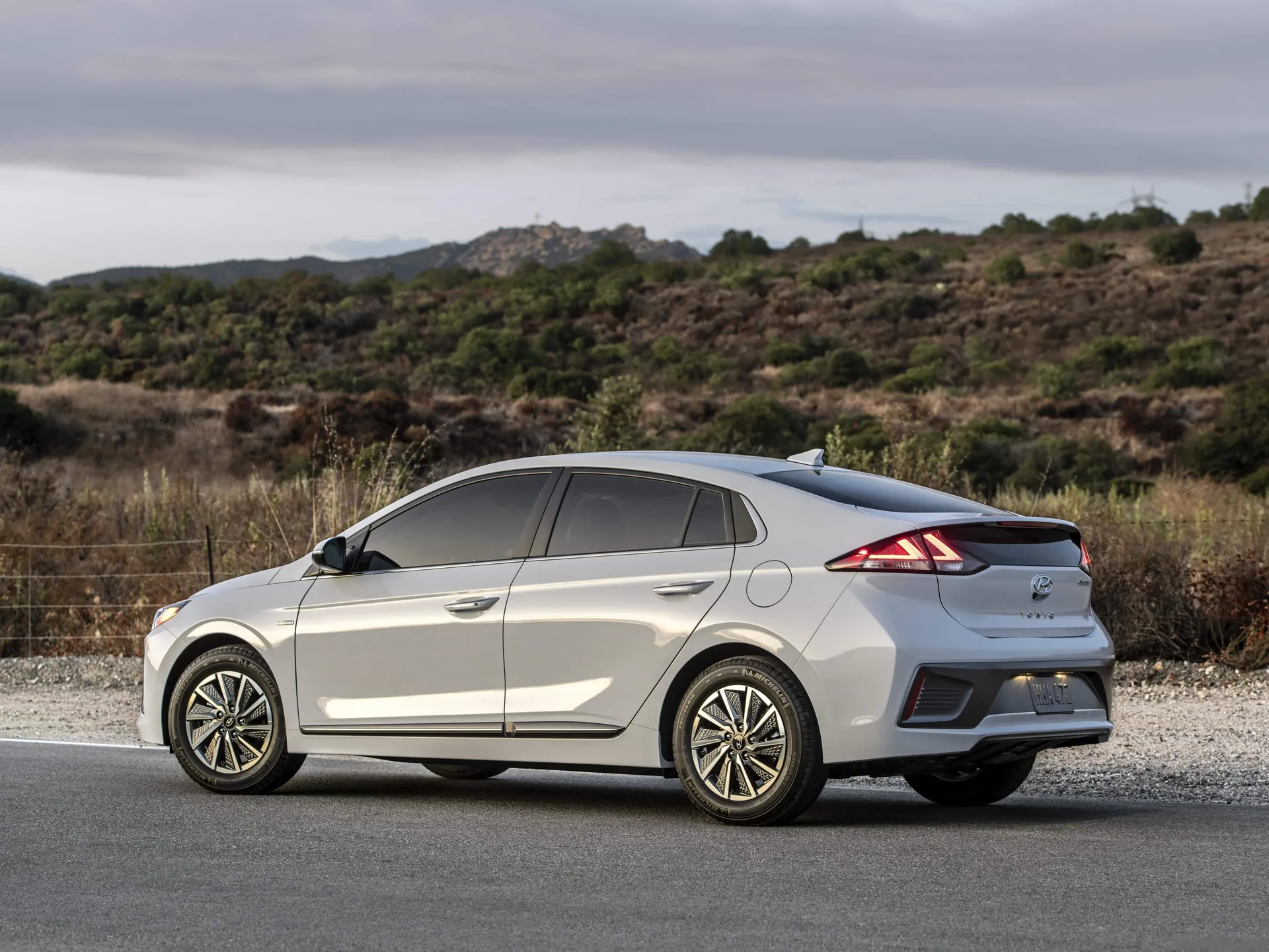 Hyundai Ioniq Electric [US] (2020) - Rear Three-Quarter