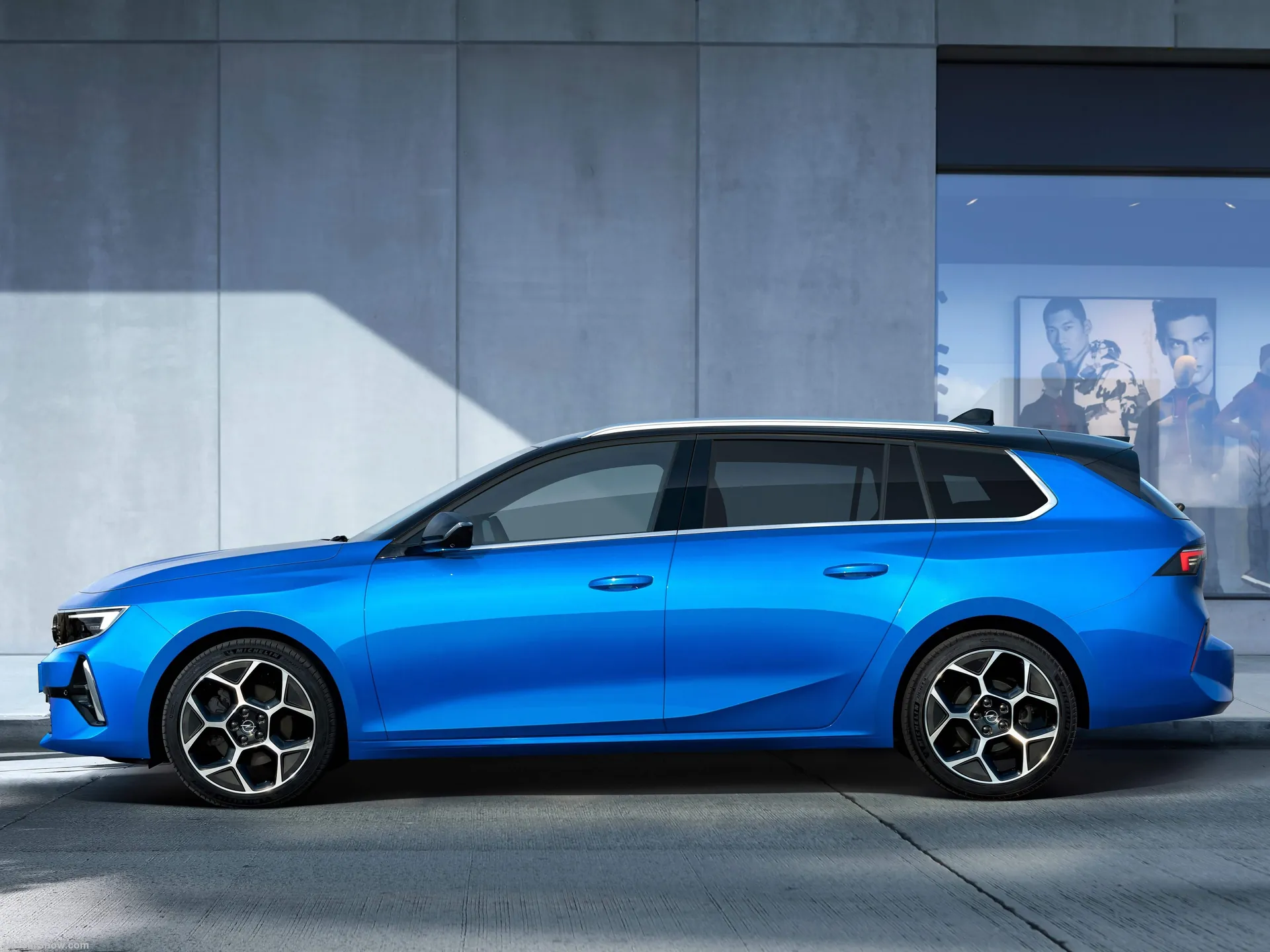 Opel Astra Sports Tourer (2022) – boční profil