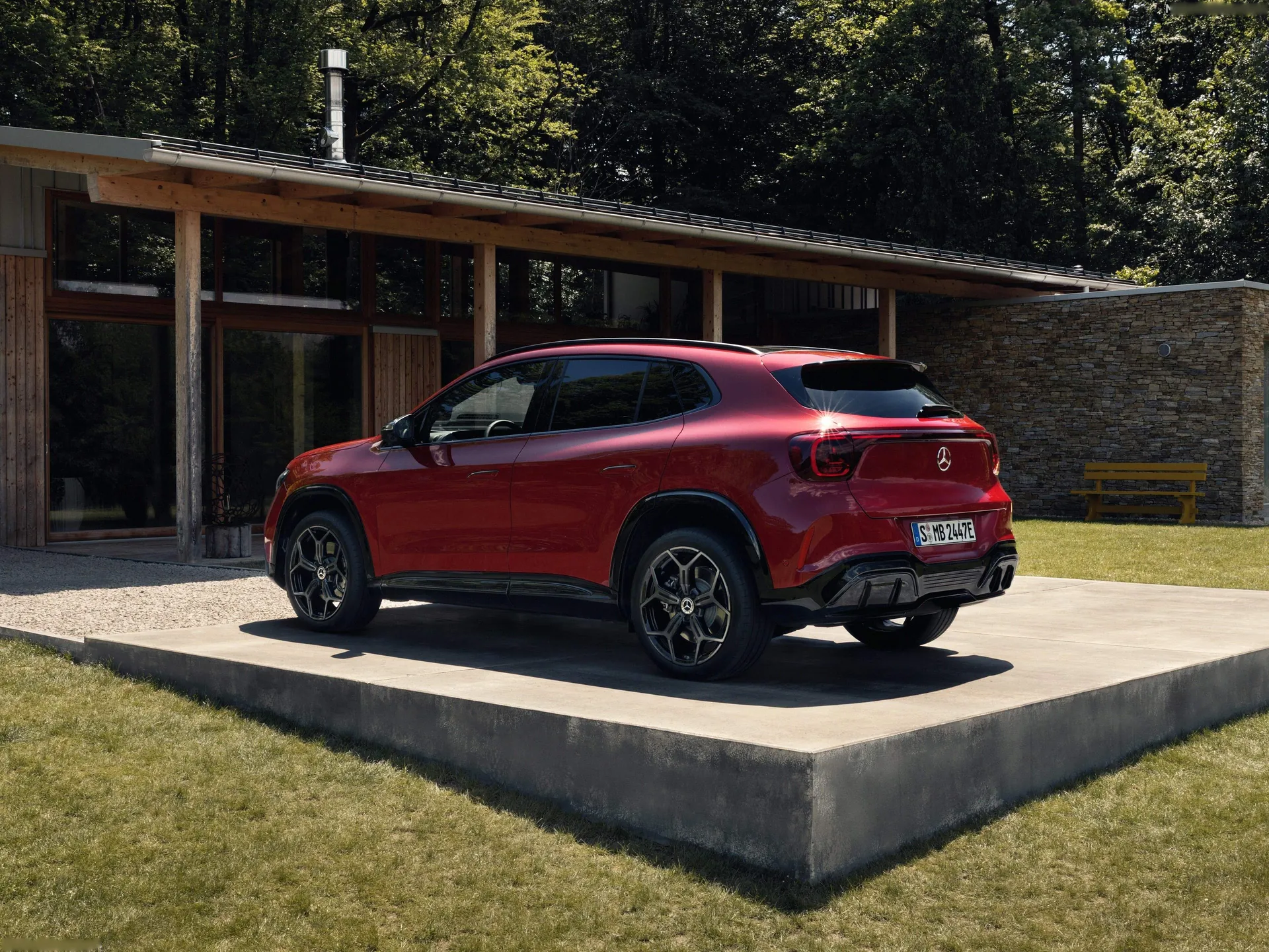 Mercedes-Benz GLA (2027) – zadní tříčtvrteční pohled