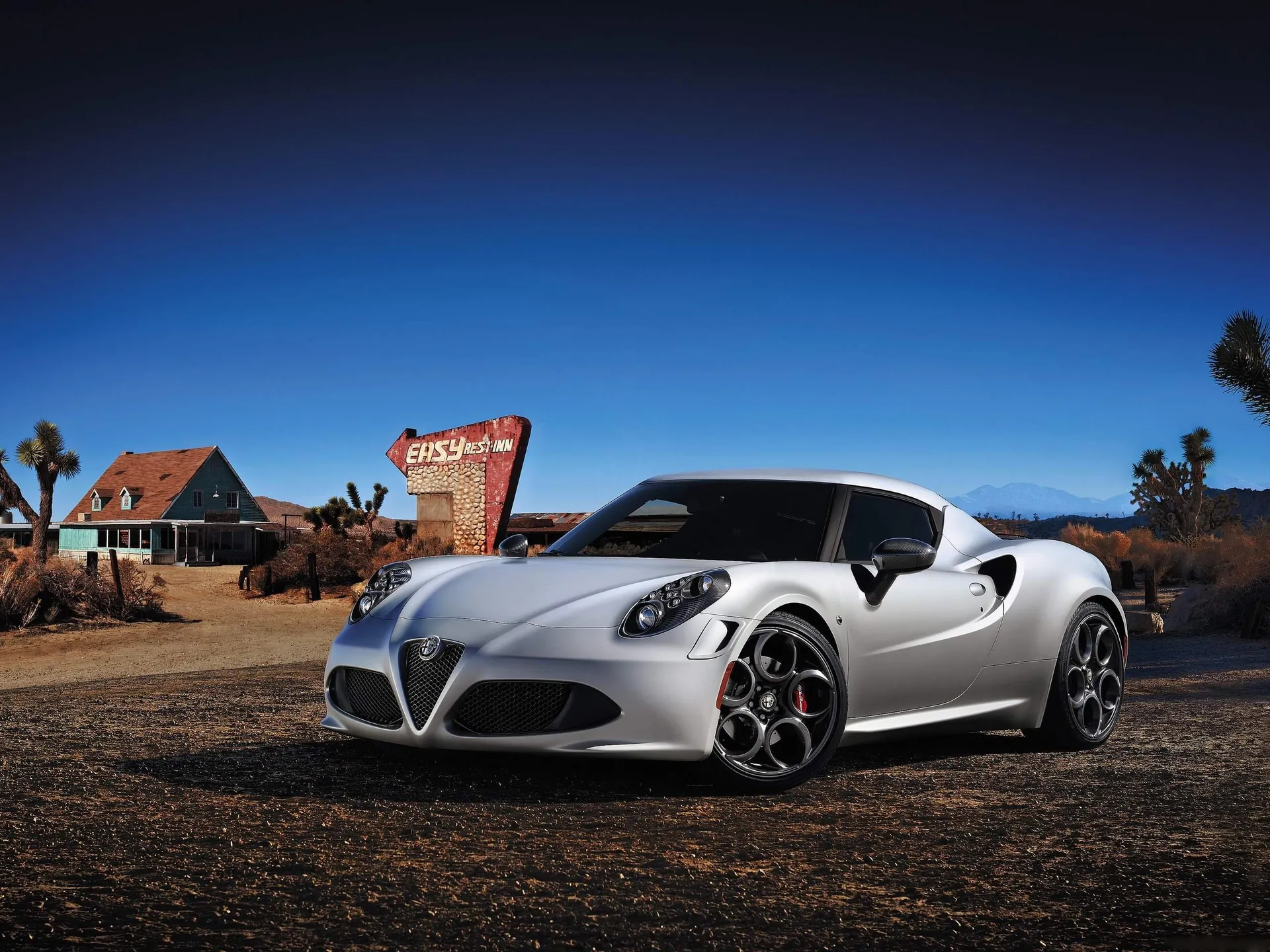 Alfa Romeo 4C (2014) - Front Three-Quarter
