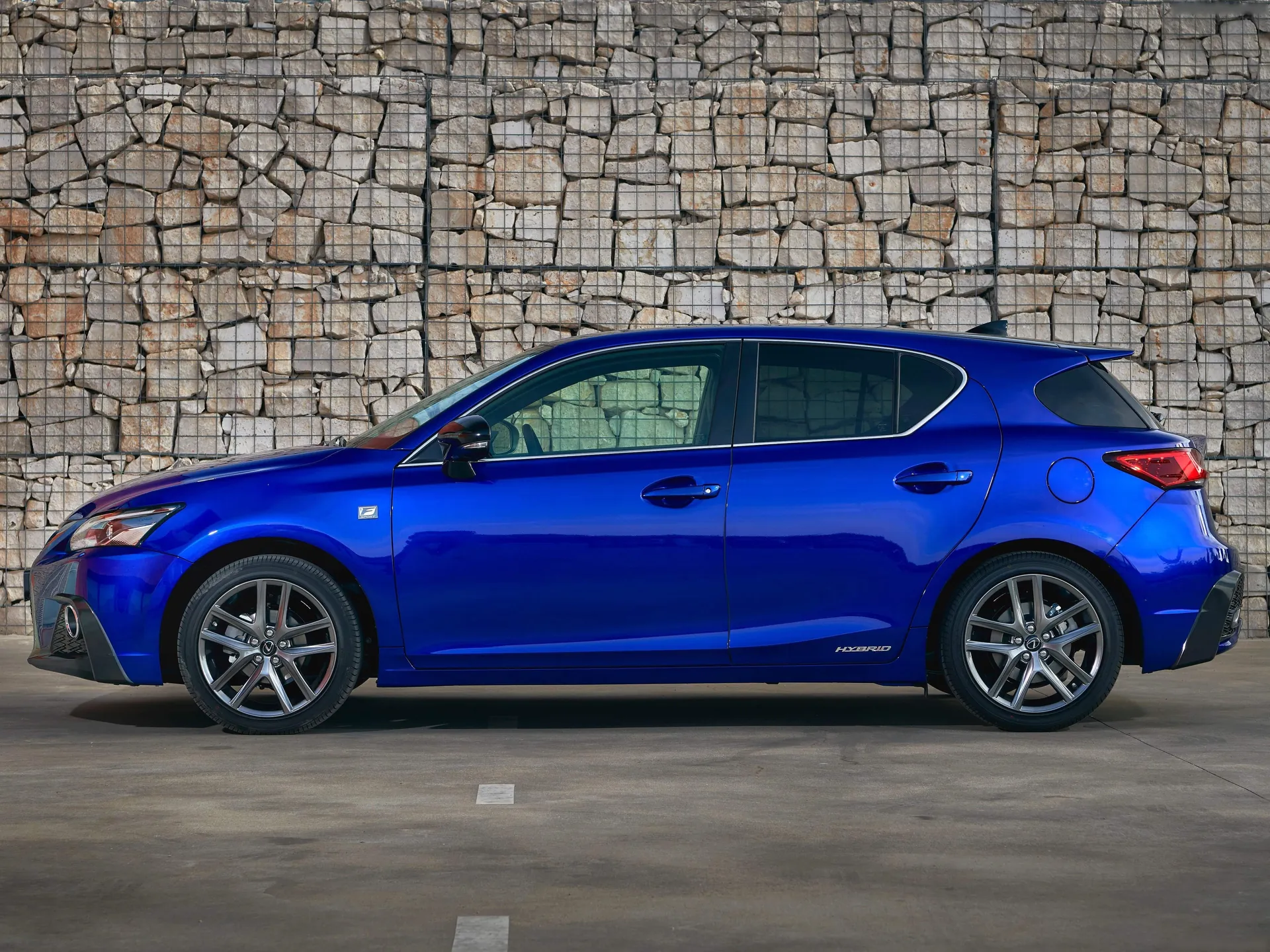Lexus CT 200h (2018) – boční profil