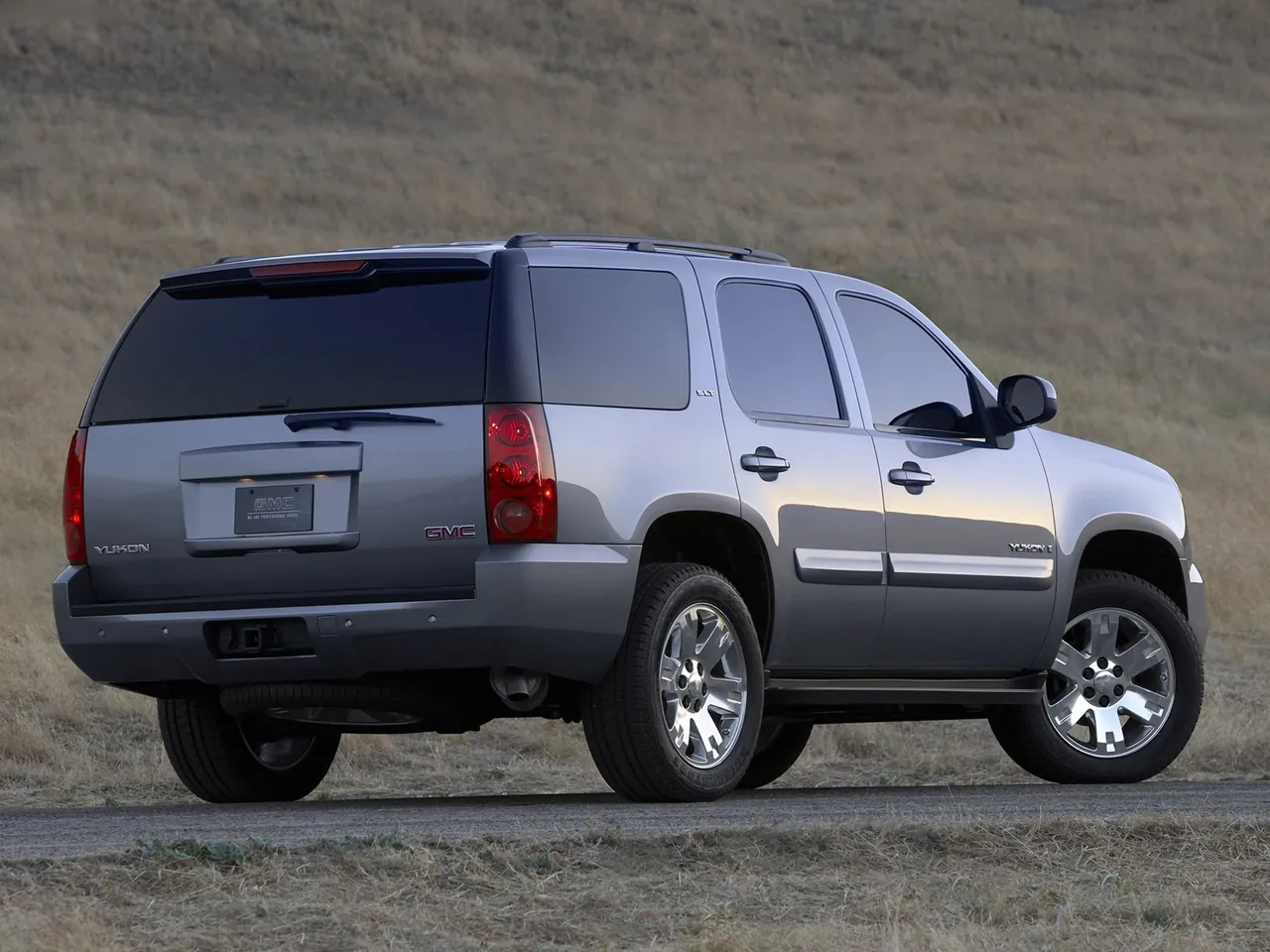 GMC Yukon (2007) – zadní tříčtvrteční pohled