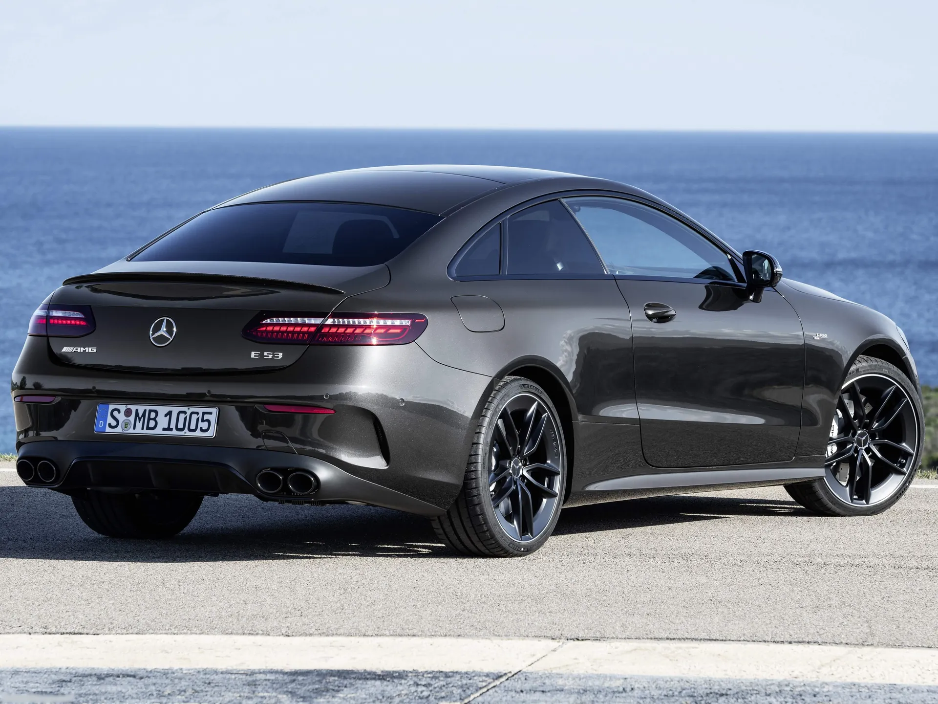 Mercedes-Benz E53 AMG Coupe (2021) – zadní tříčtvrteční pohled