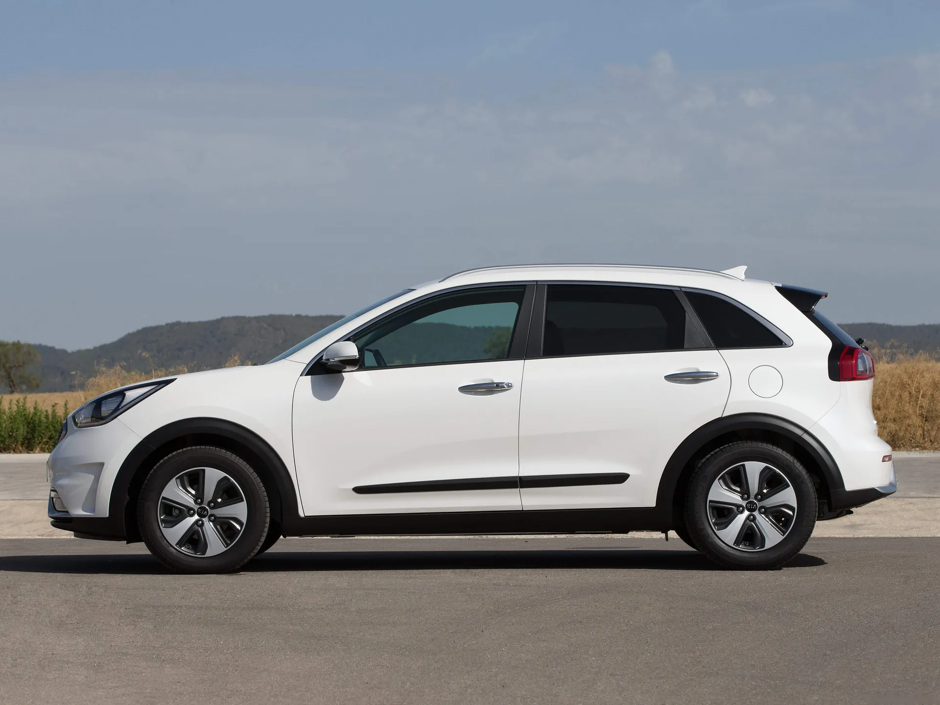 Kia Niro [EU] (2017) – boční profil