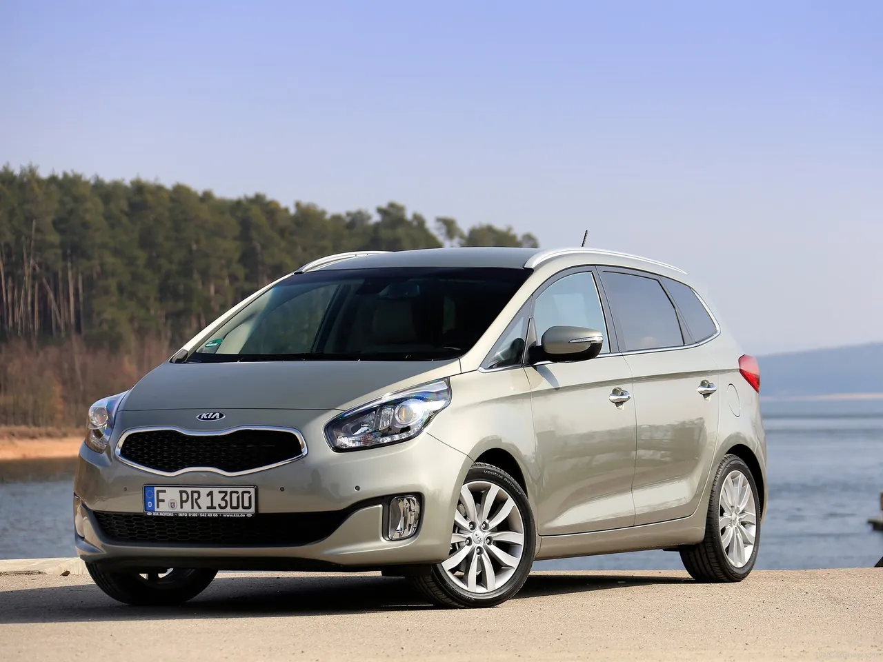 Kia Carens (2013)