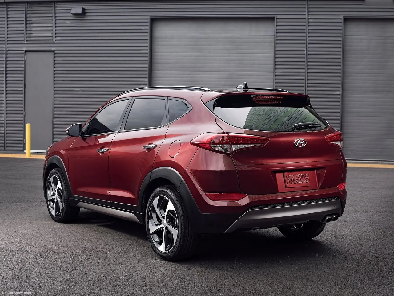 Hyundai Tucson (2016) – zadní tříčtvrteční pohled