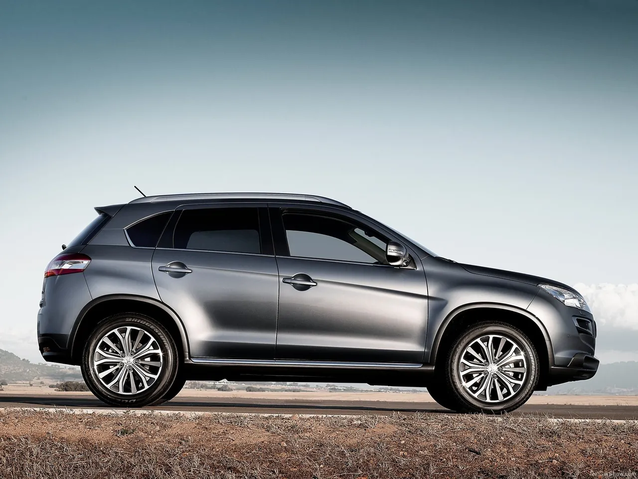 Peugeot 4008 (2013) – boční profil