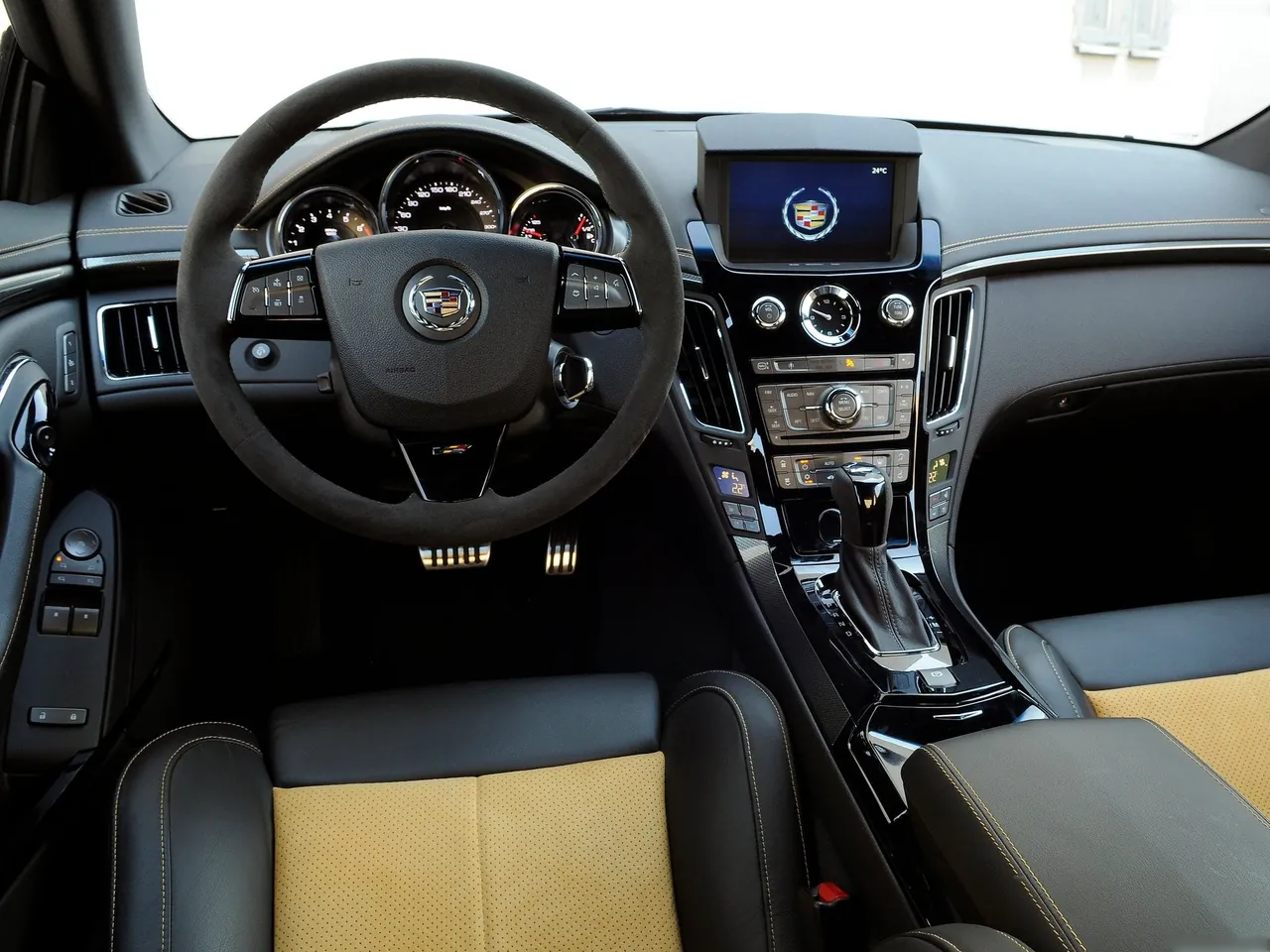 Cadillac CTS-V Coupe (2011) – interiér