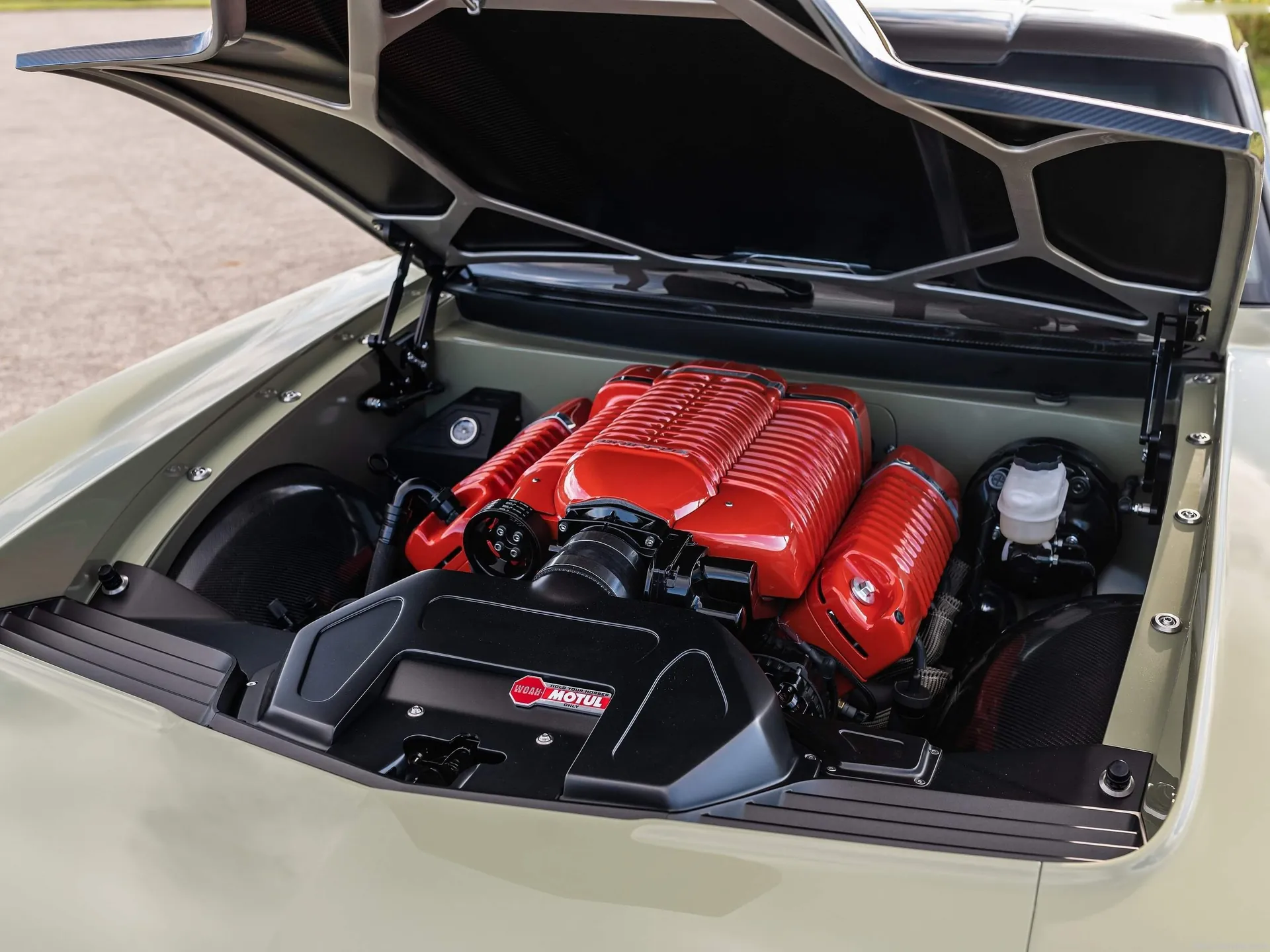 Chevrolet Camaro Valkyrja by Ringbrothers (1969) – motorový prostor