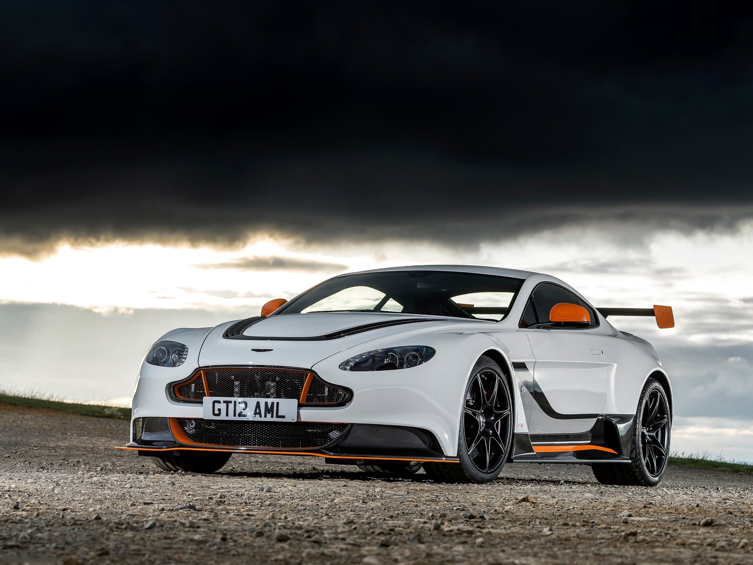 Aston Martin Vantage GT12 (2015)