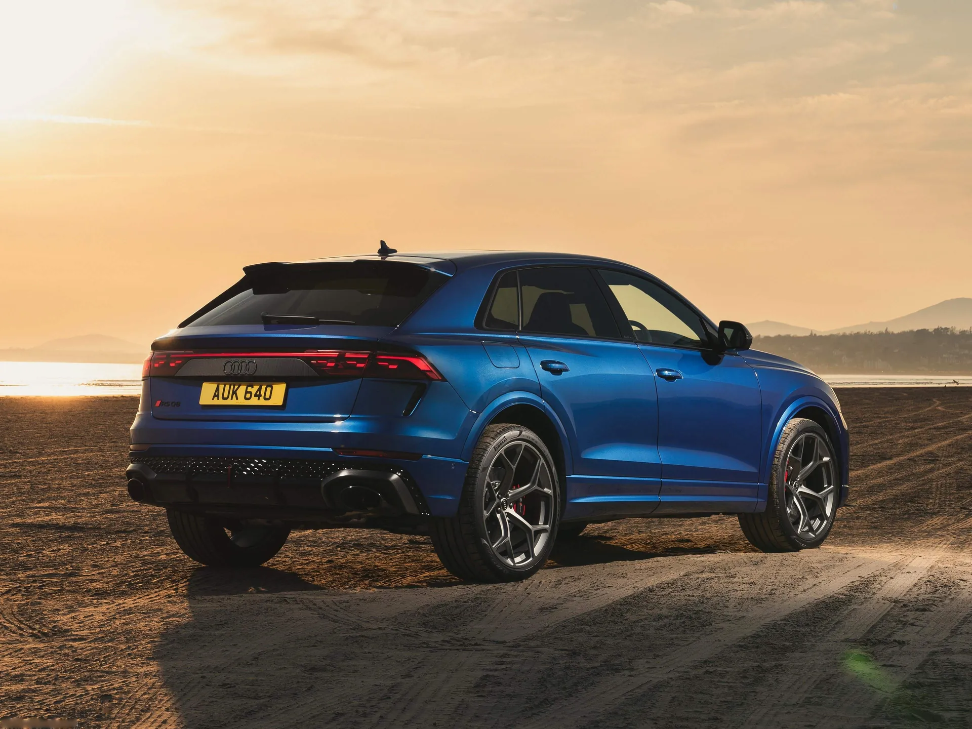 Audi RS Q8 performance [UK] (2025) – zadní tříčtvrteční pohled