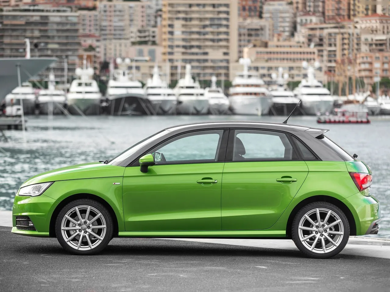 Audi A1 Sportback (2015) – boční profil
