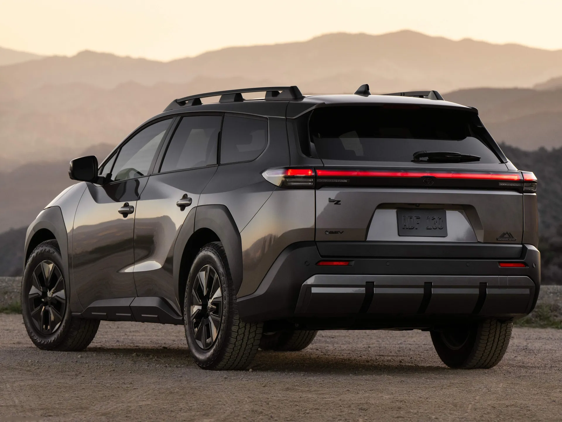 Toyota bZ Woodland (2026) – zadní tříčtvrteční pohled
