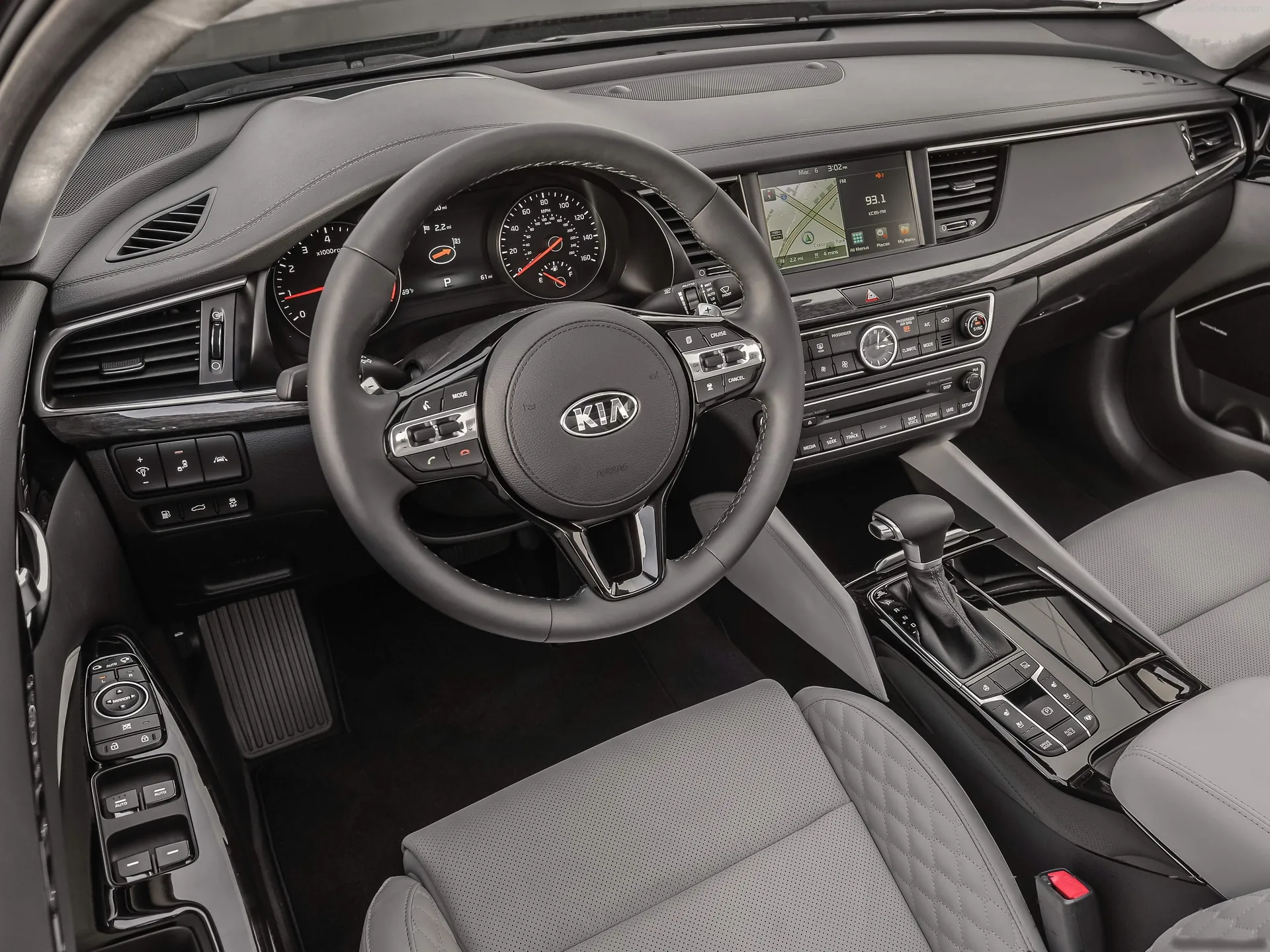 Kia Cadenza (2017) – interiér