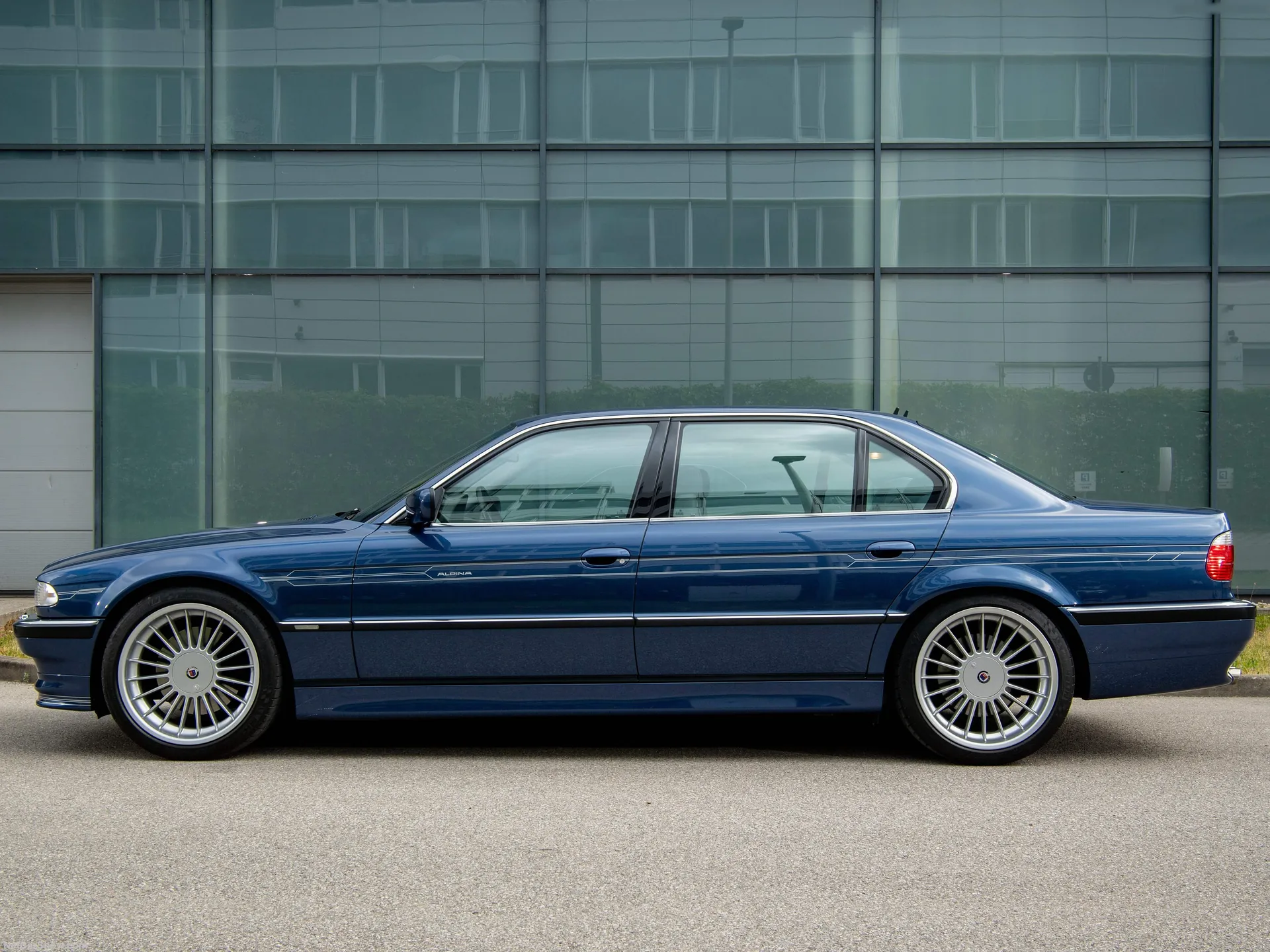 Alpina BMW B12 6.0 E38 (2000) – boční profil