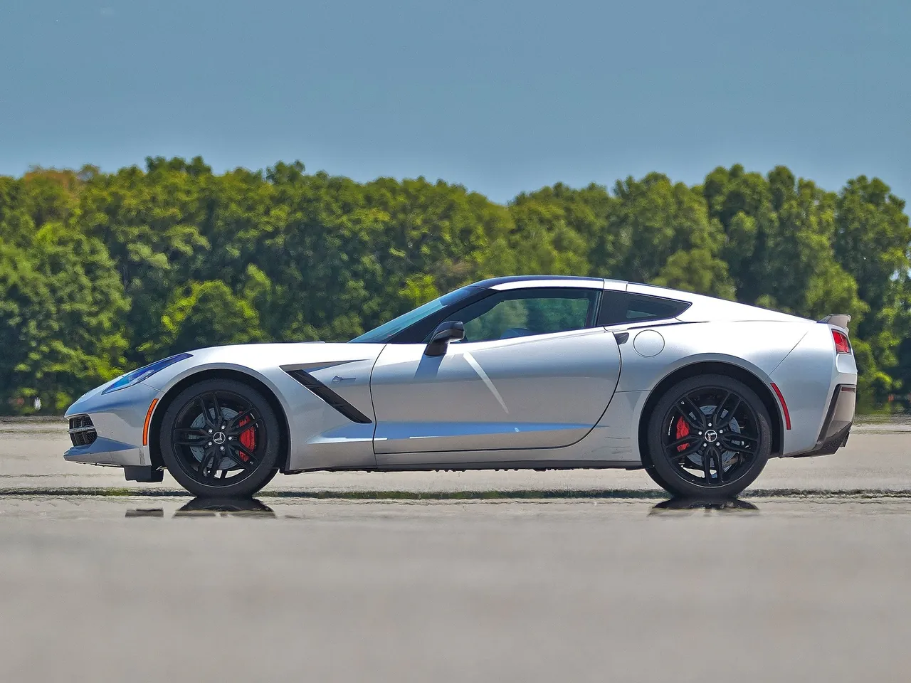 Chevrolet Corvette C7 Stingray (2014) – boční profil