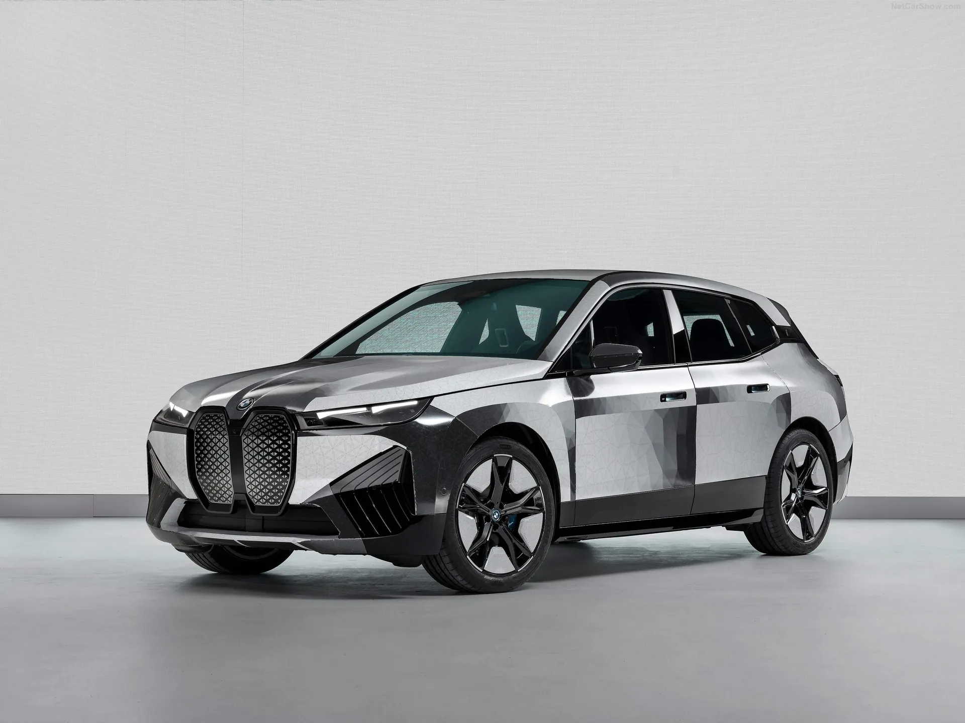 BMW iX Flow Concept (2022)