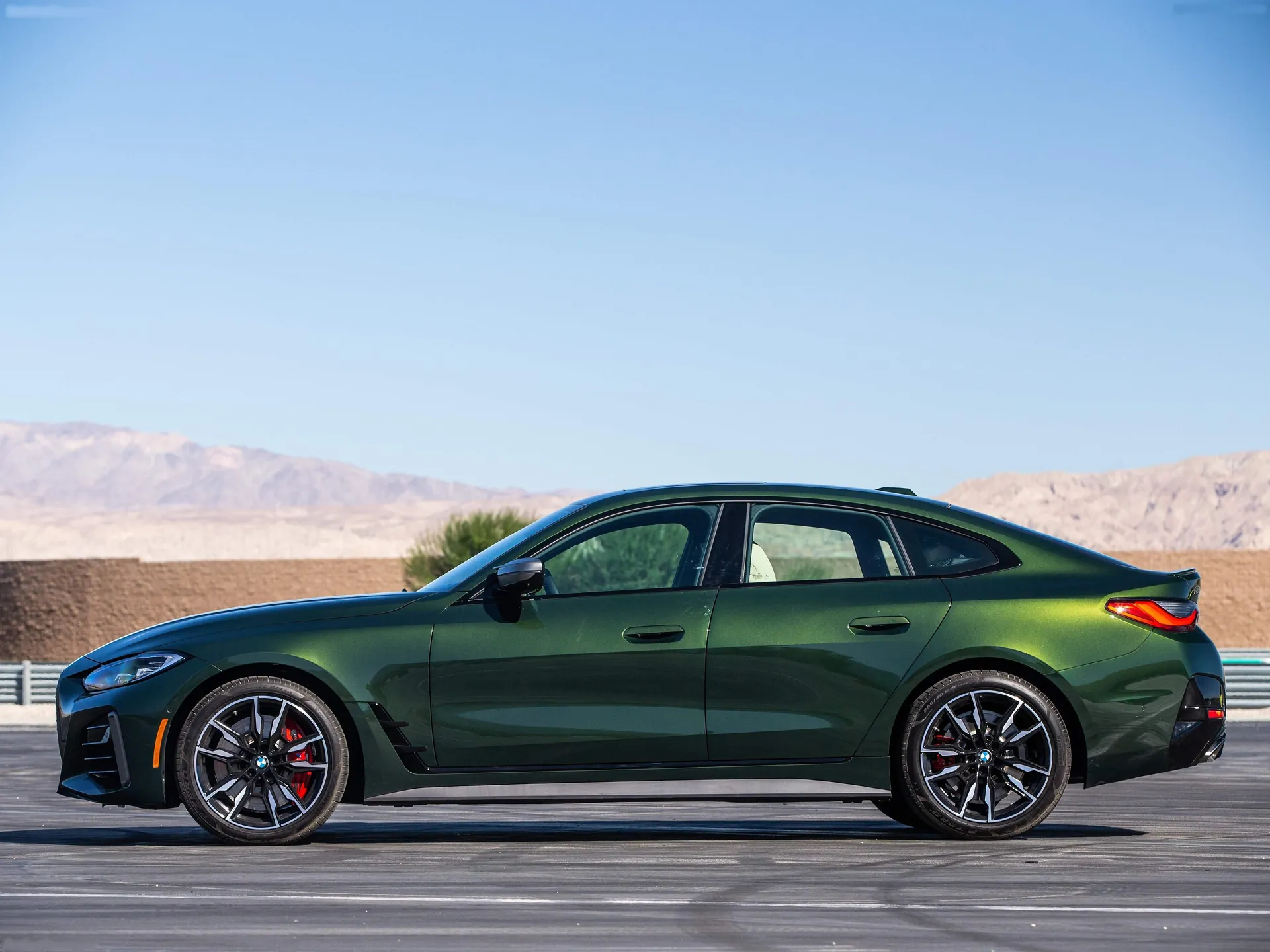 BMW M440i xDrive Gran Coupe (2022) – boční profil