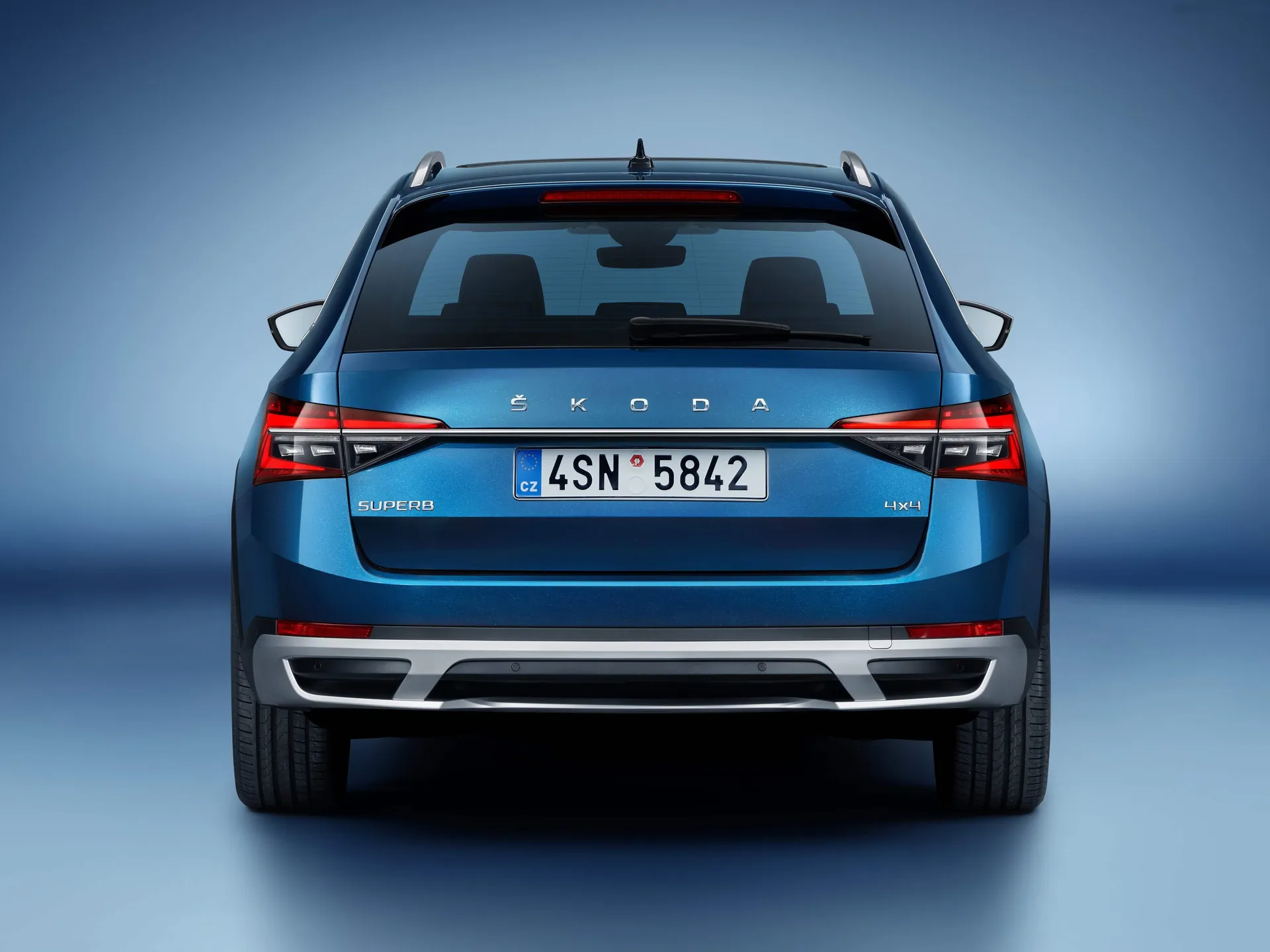 Skoda Superb Scout (2020) – zezadu