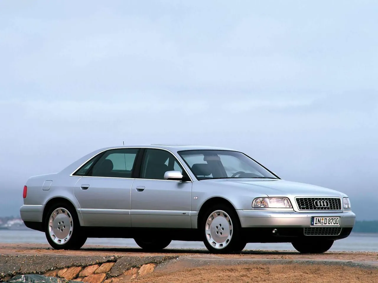 Audi A8 L 6.0 quattro (2001)