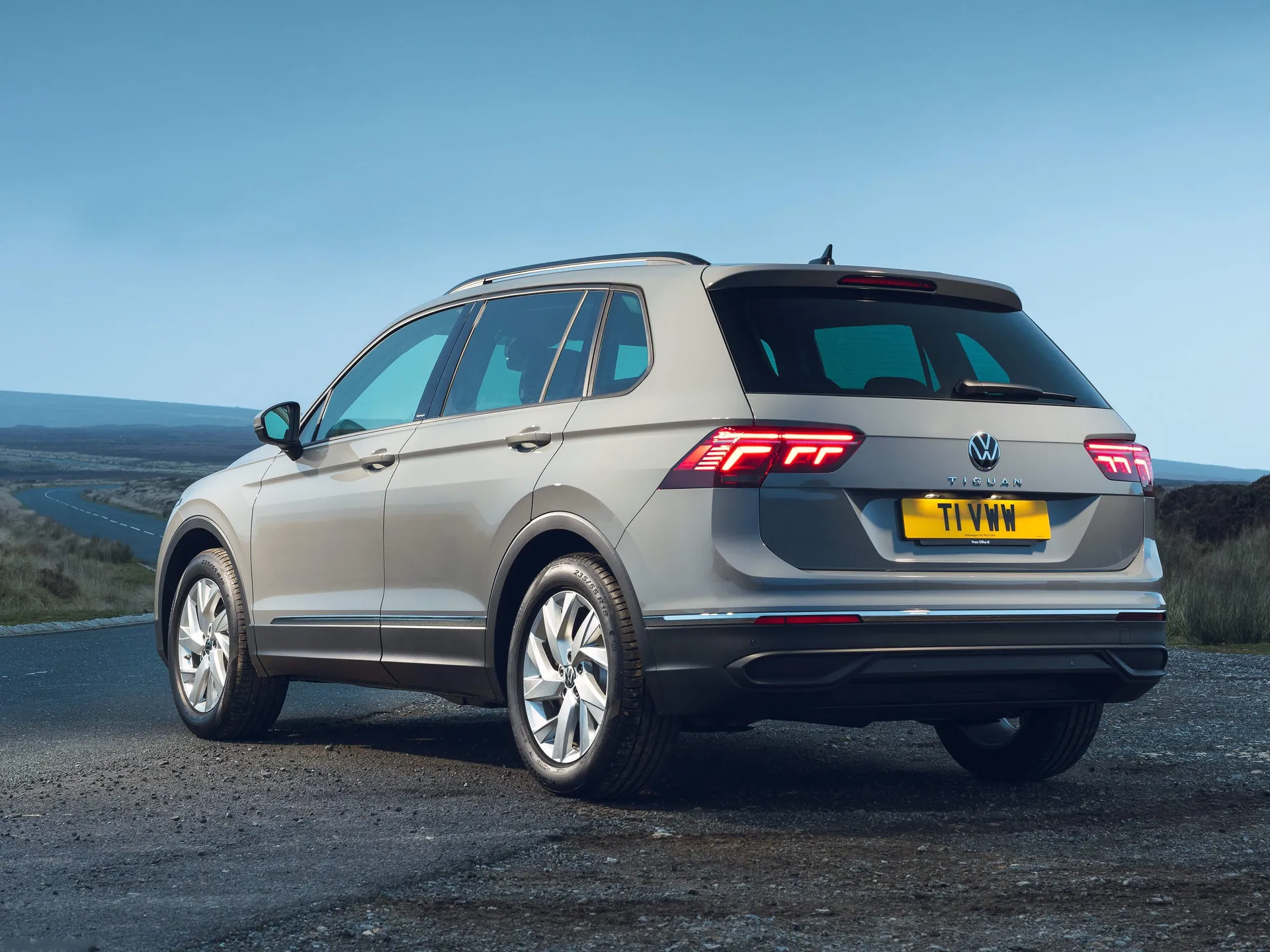 Volkswagen Tiguan [UK] (2021) - Rear Three-Quarter