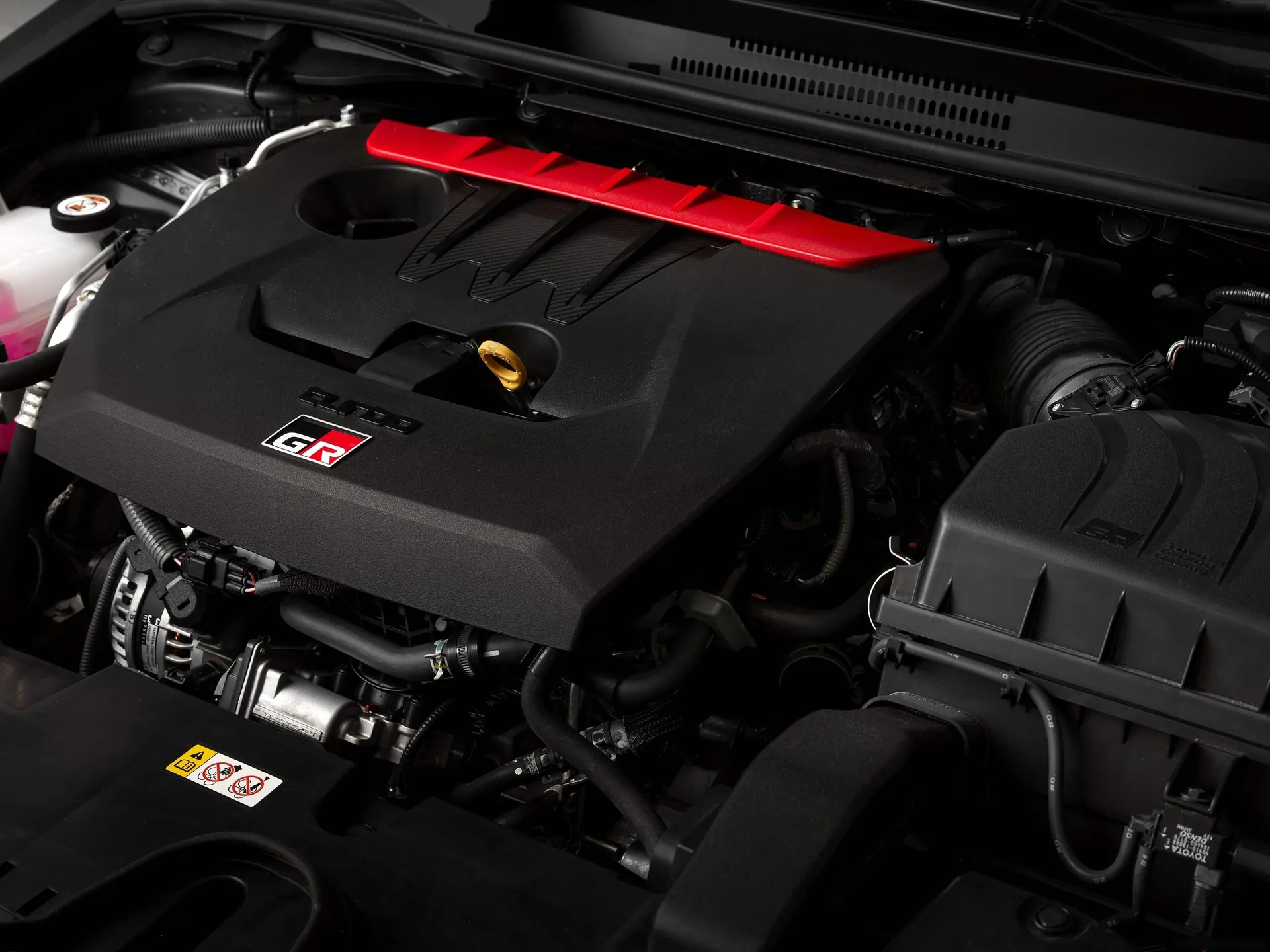 Toyota GRMN Corolla (2026) – motorový prostor