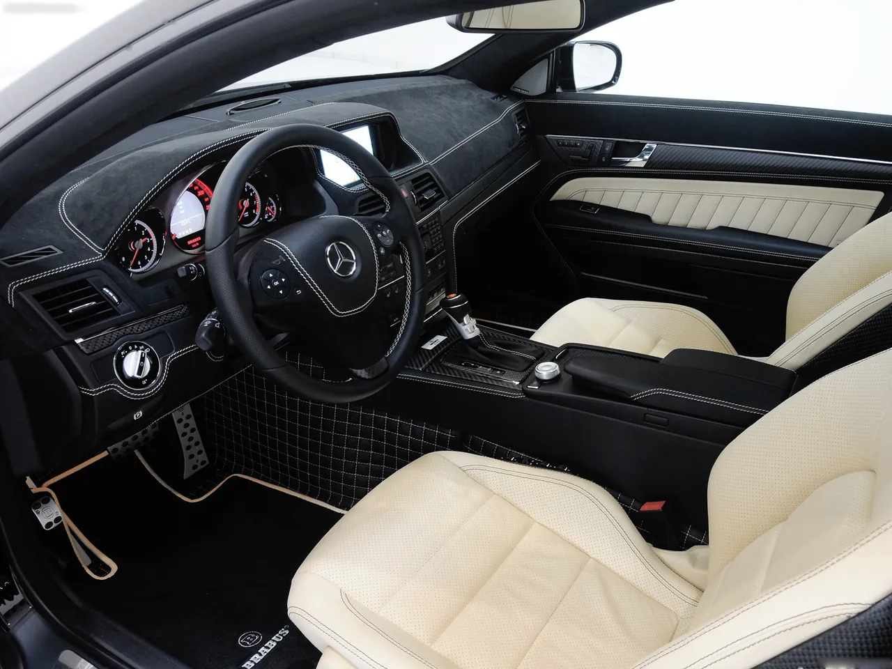 Brabus E V12 Coupe (2010) – interiér