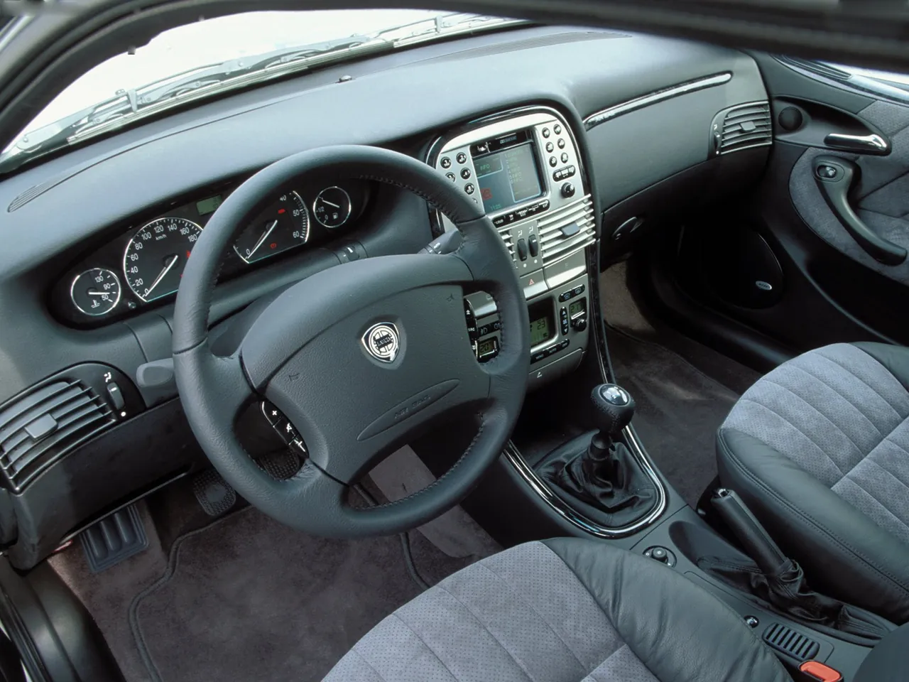 Lancia Lybra Intensa (2002) – interiér
