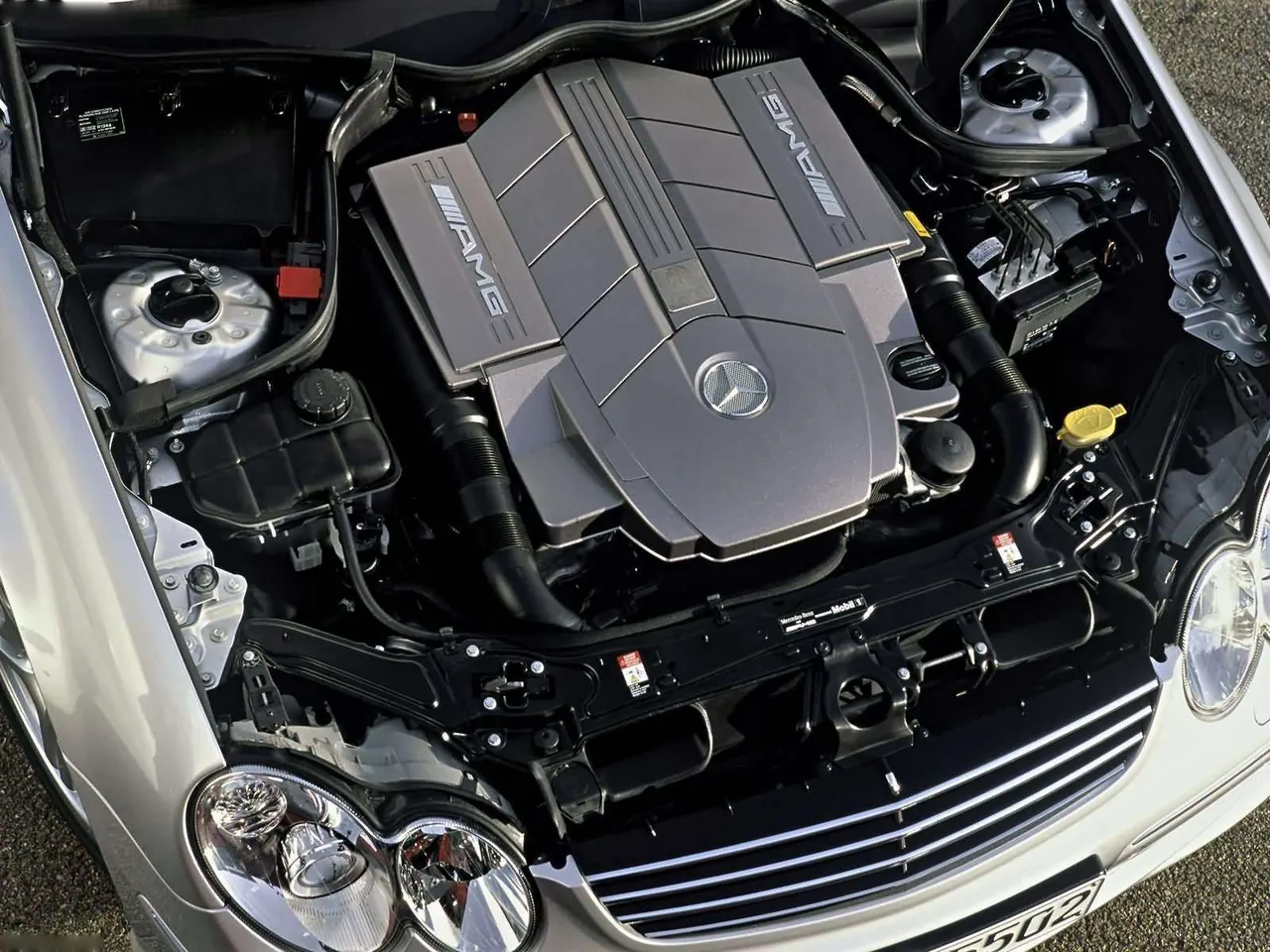 Mercedes-Benz C55 AMG (2004) - Engine Bay