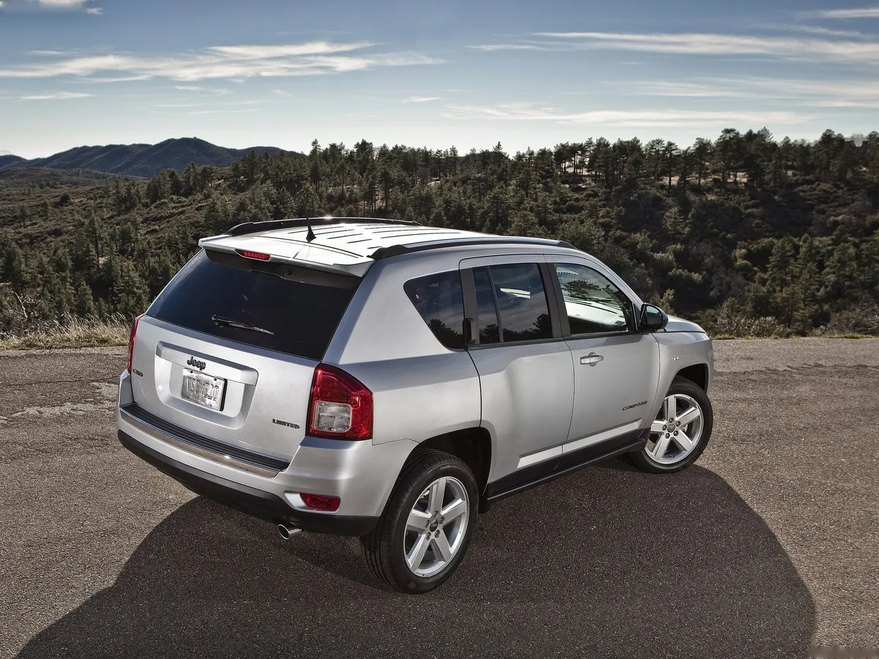 Jeep Compass (2011) – zadní tříčtvrteční pohled