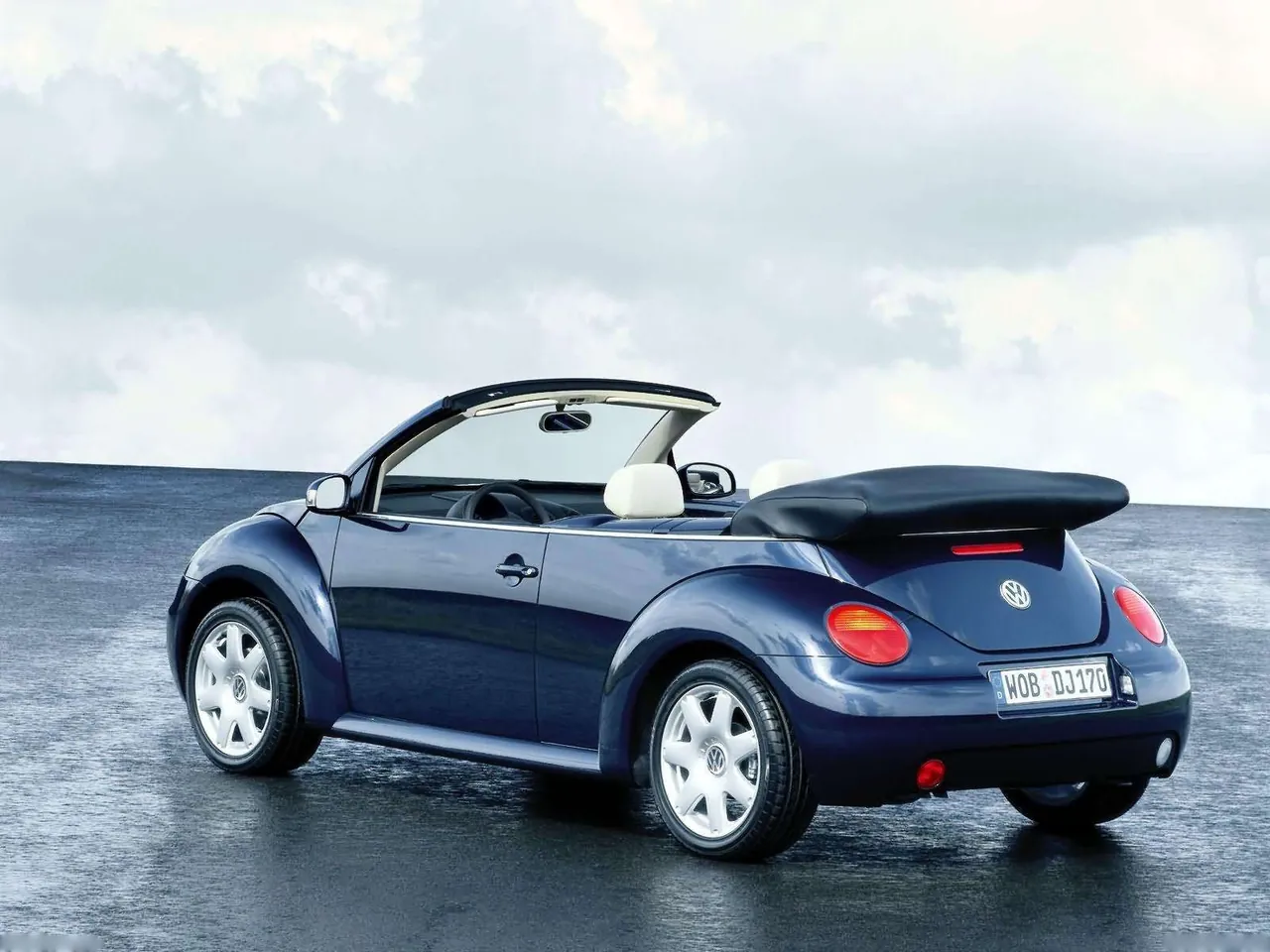 Volkswagen New Beetle Cabriolet (2003) - Rear Three-Quarter