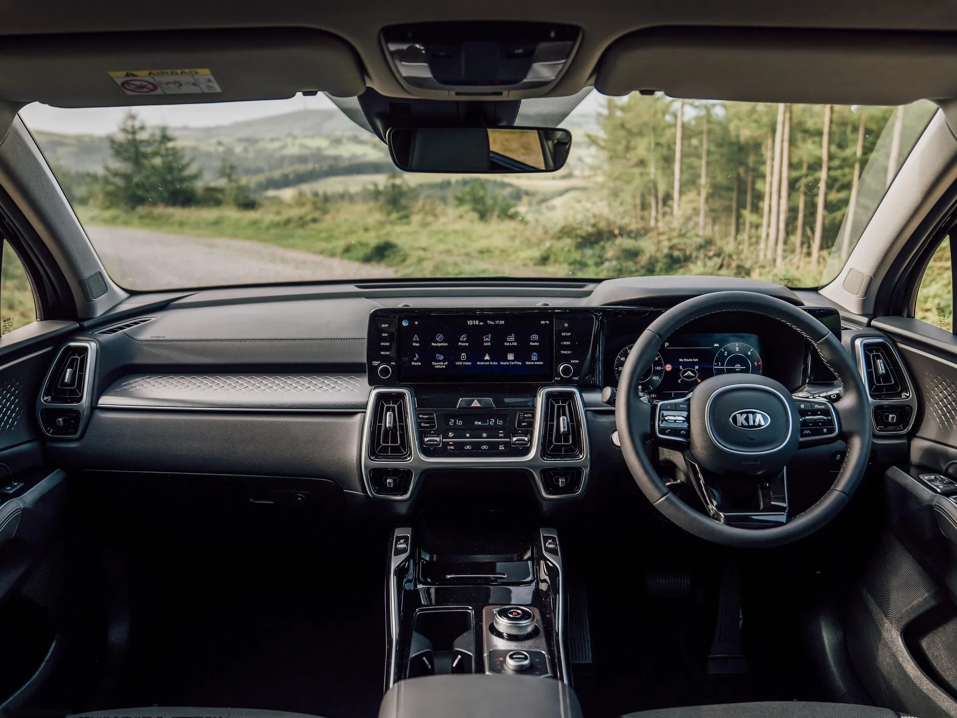 Kia Sorento [UK] (2021) – interiér